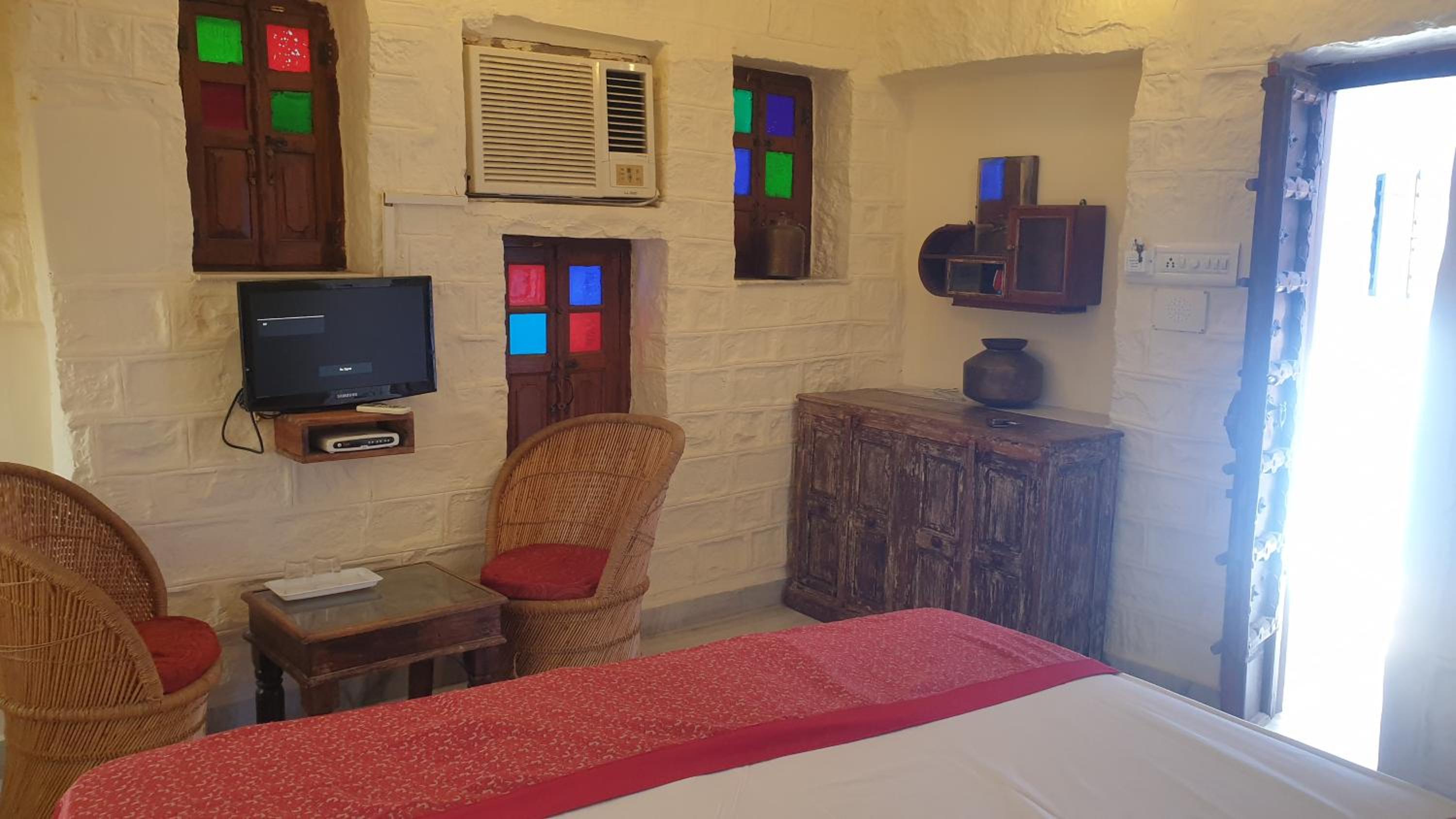 Junior Suite with Balcony - Photo 10