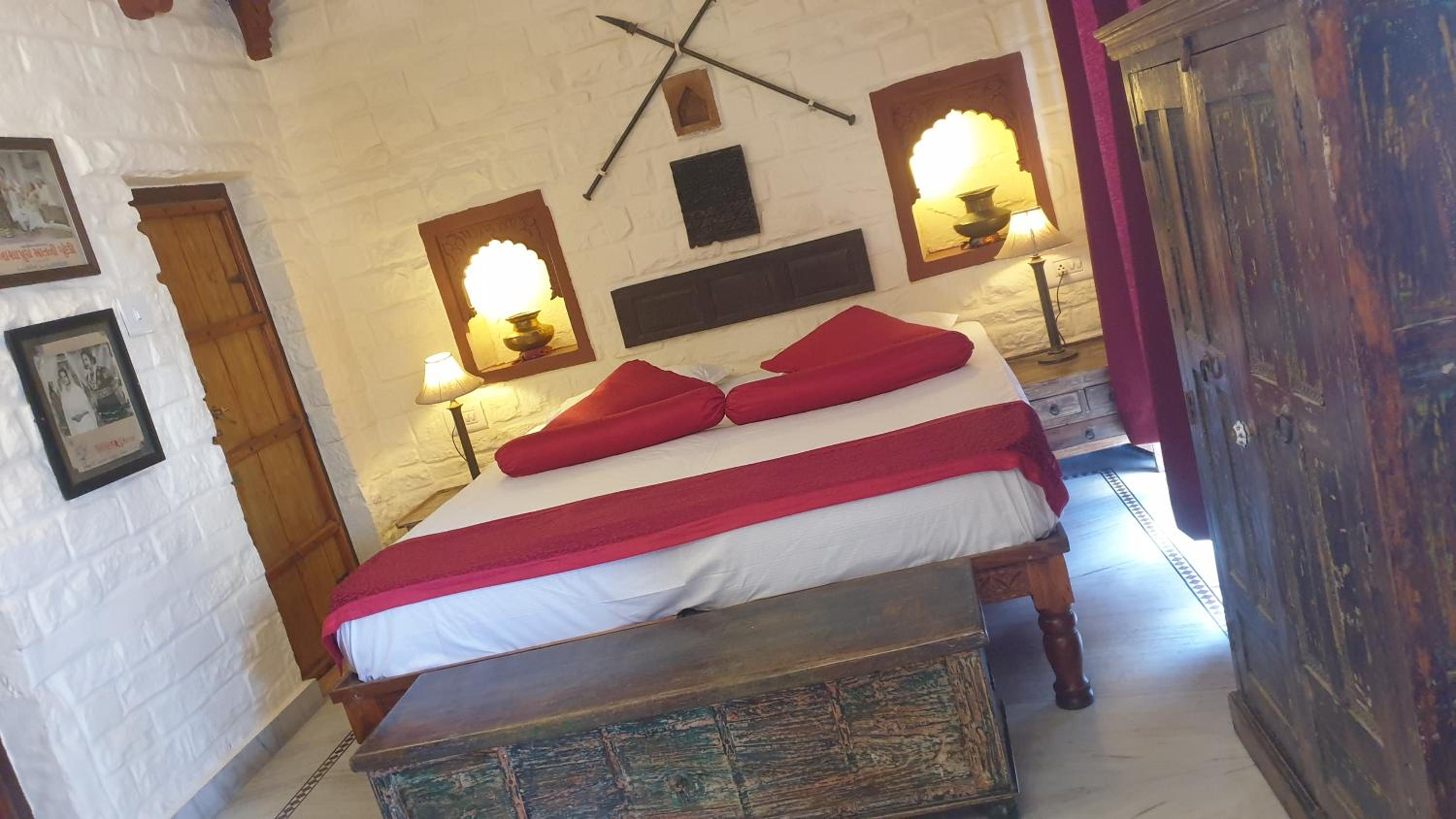 King Suite with Balcony - Photo 4