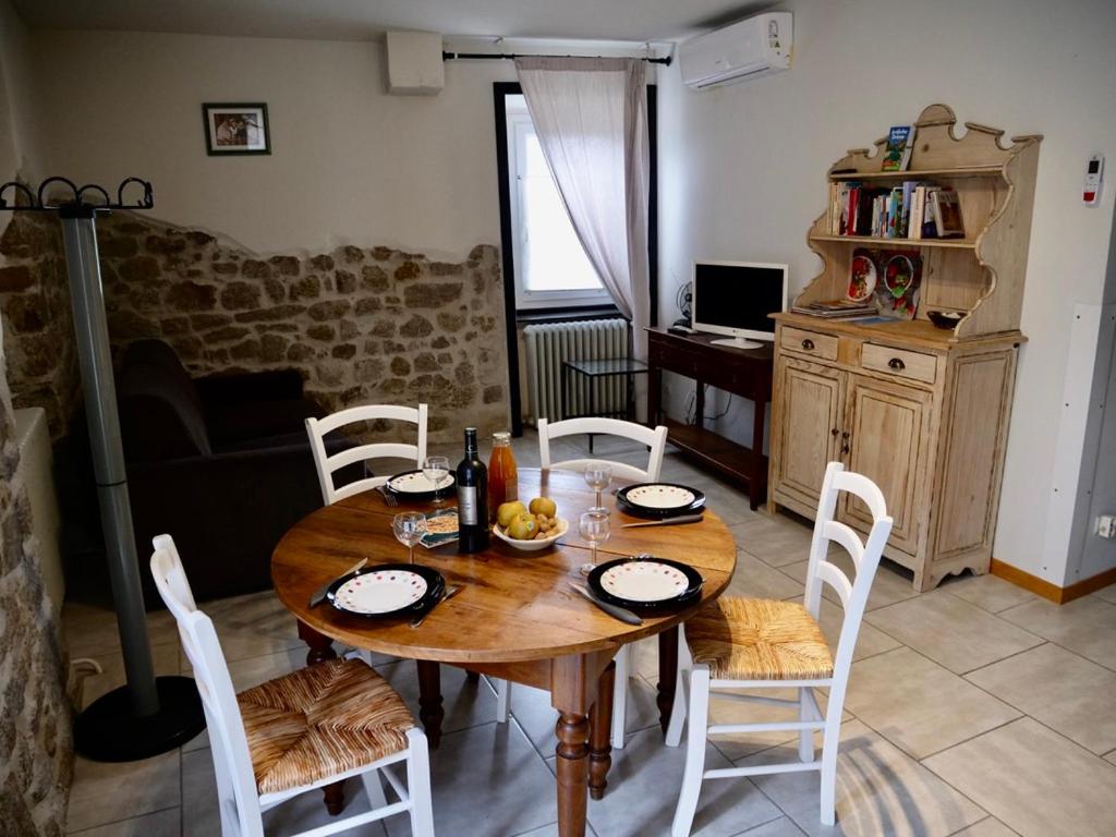 One-Bedroom Apartment - Photo 23