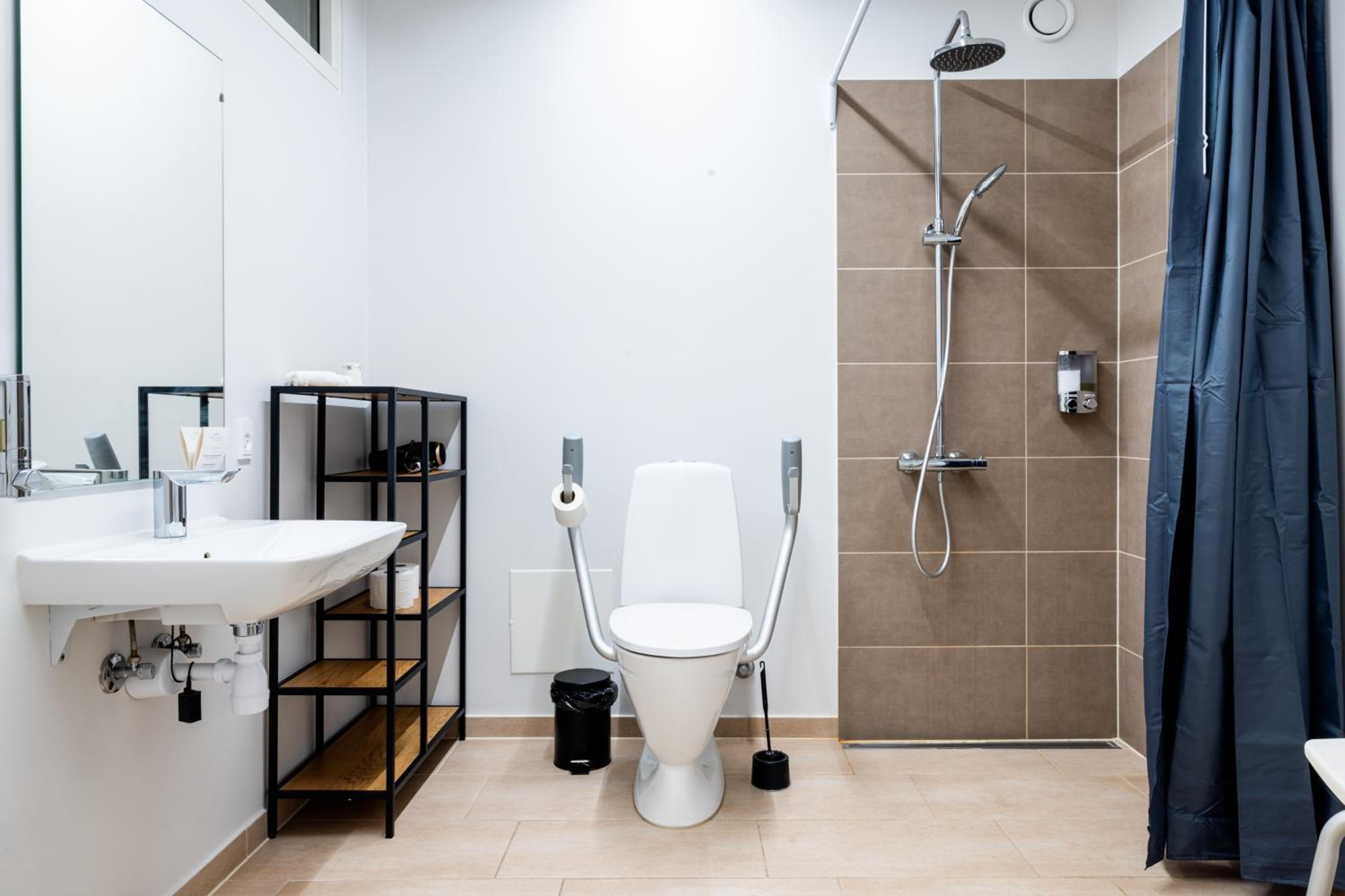 Double or Twin Room - Disability Access photo 3