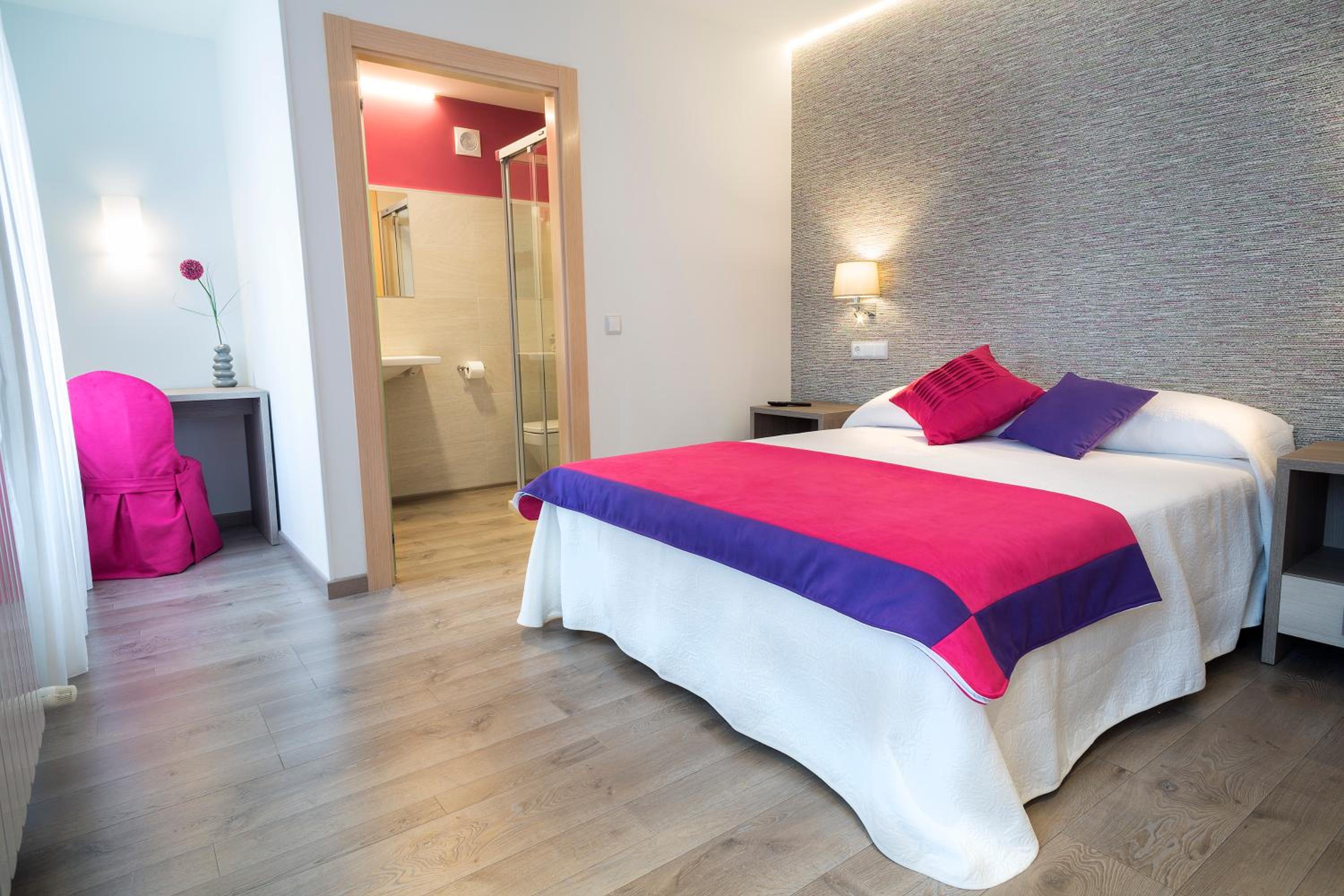 Double or Twin Room - Photo 1