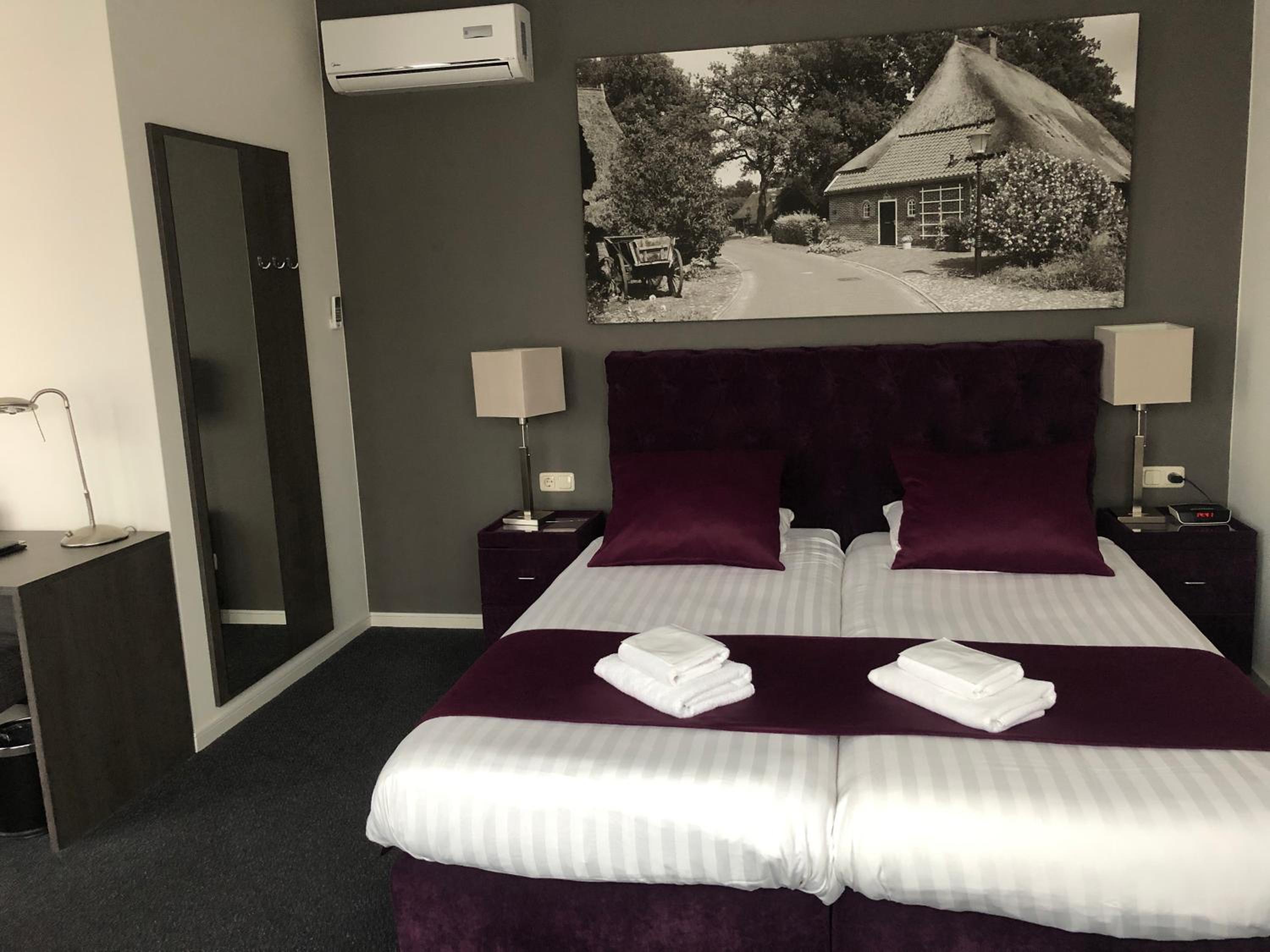 Deluxe Suite - Photo 6