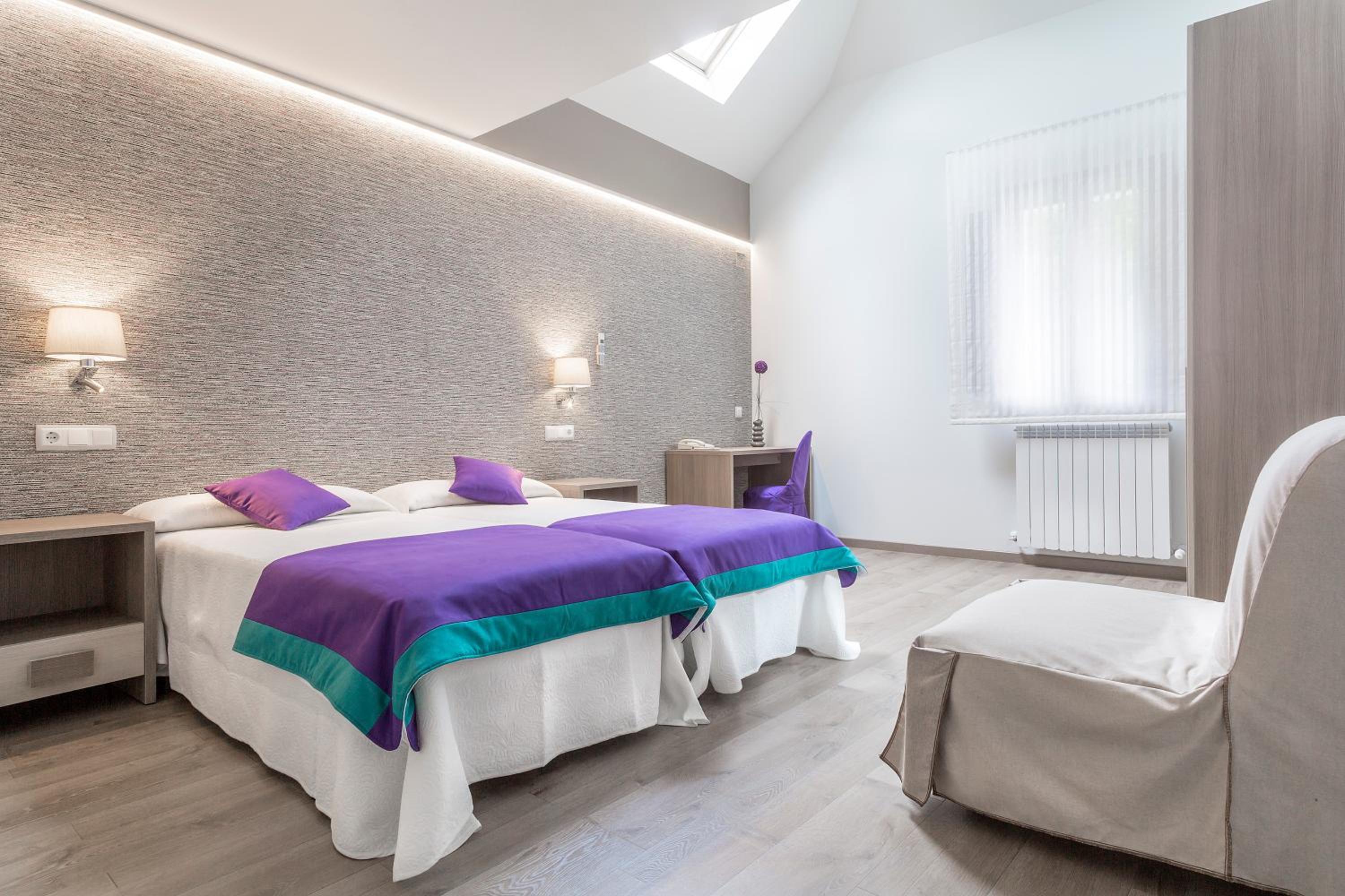Double or Twin Room - Photo 8