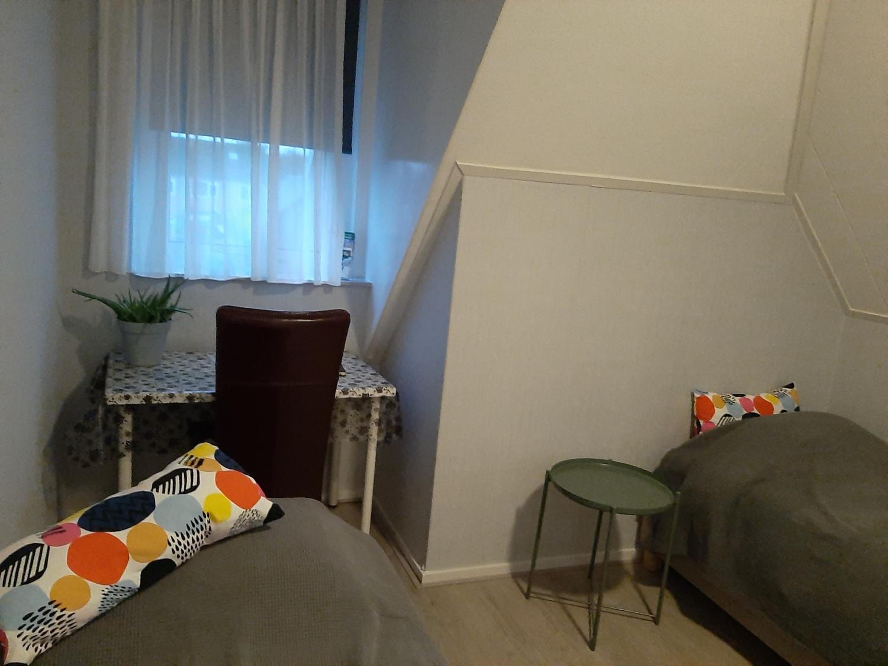 Double or Twin Room with Private Bathroom - Photo 8