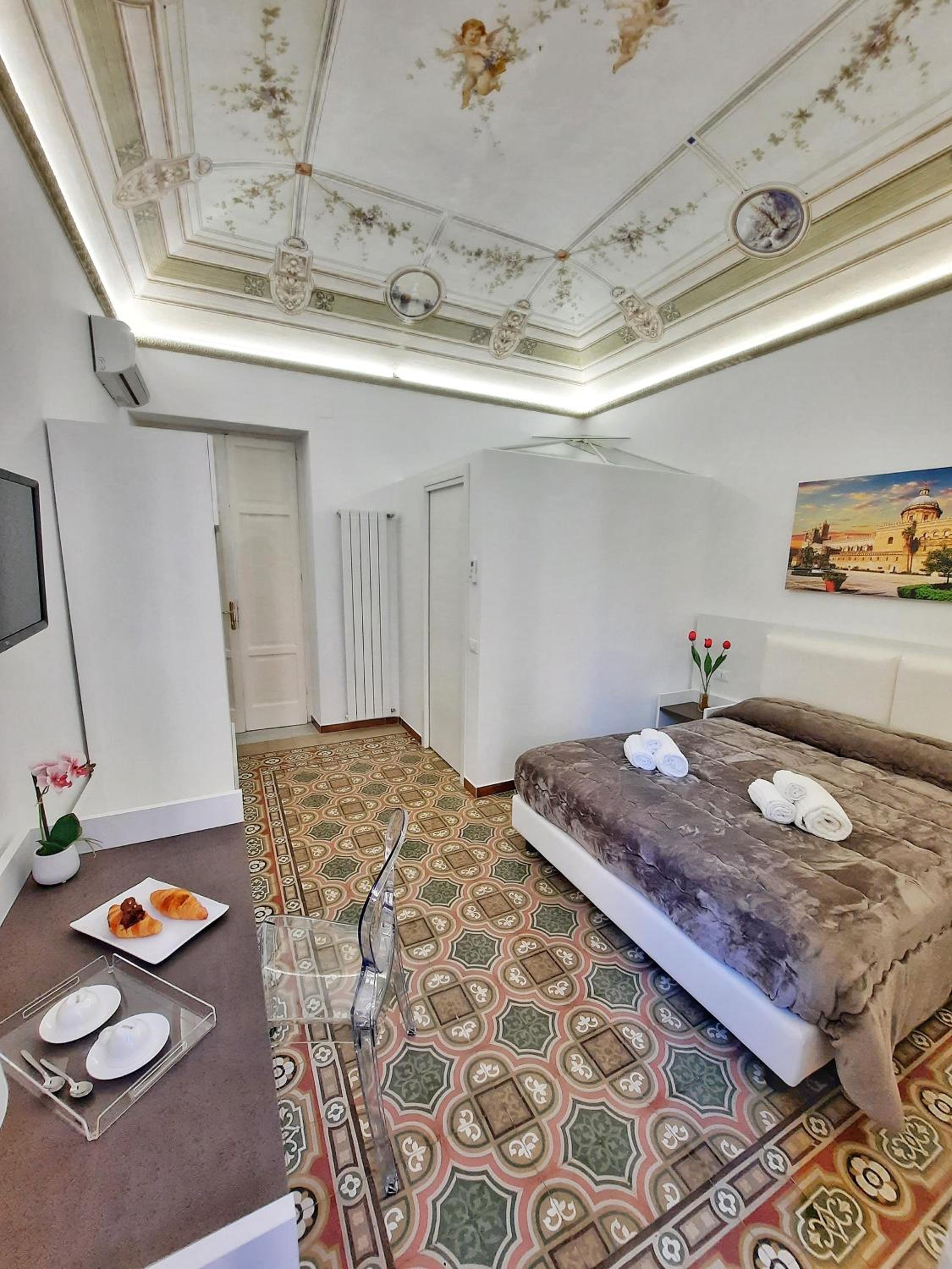 Deluxe Double Room with Balcony - Photo 2