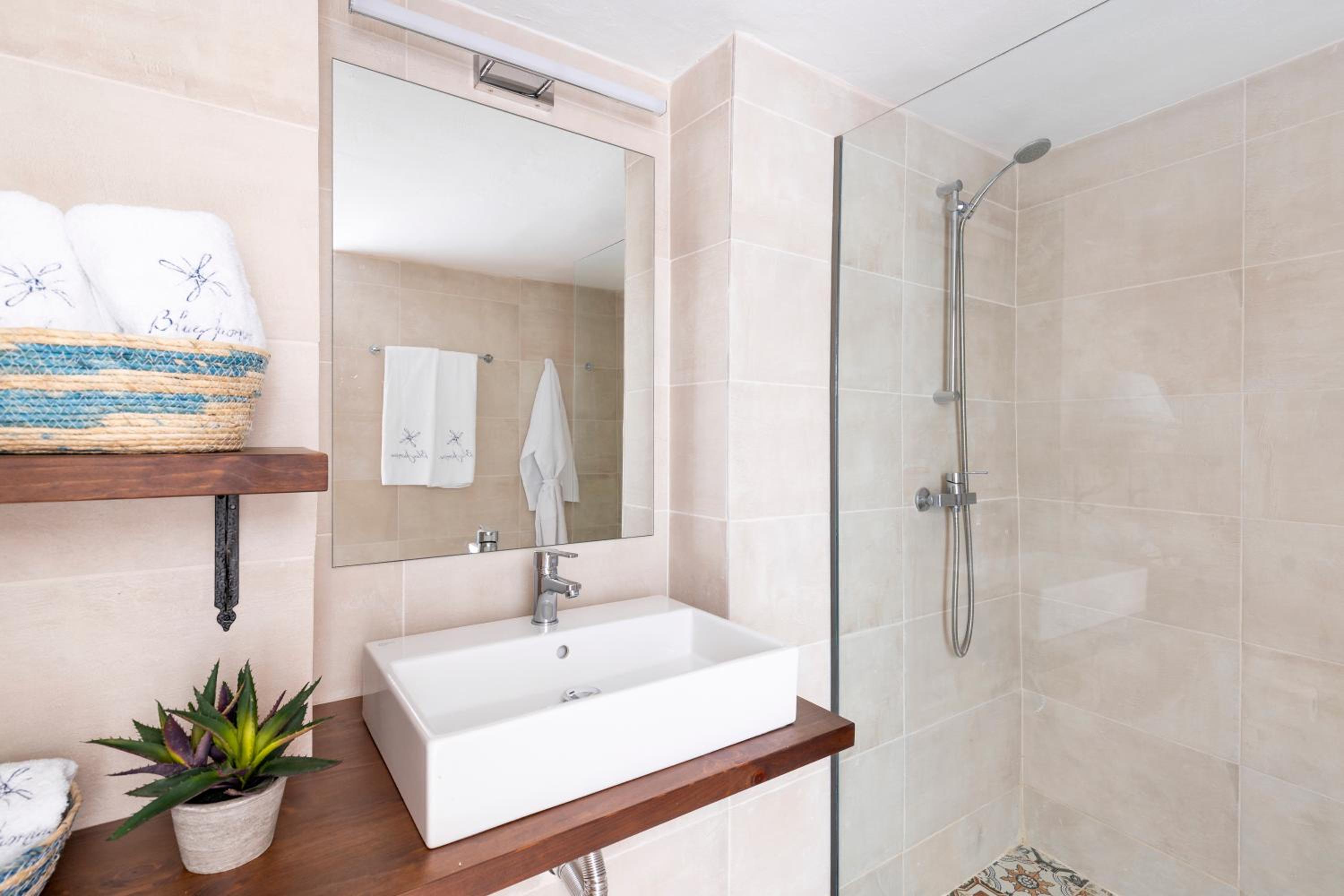 Thoe Suite photo 2