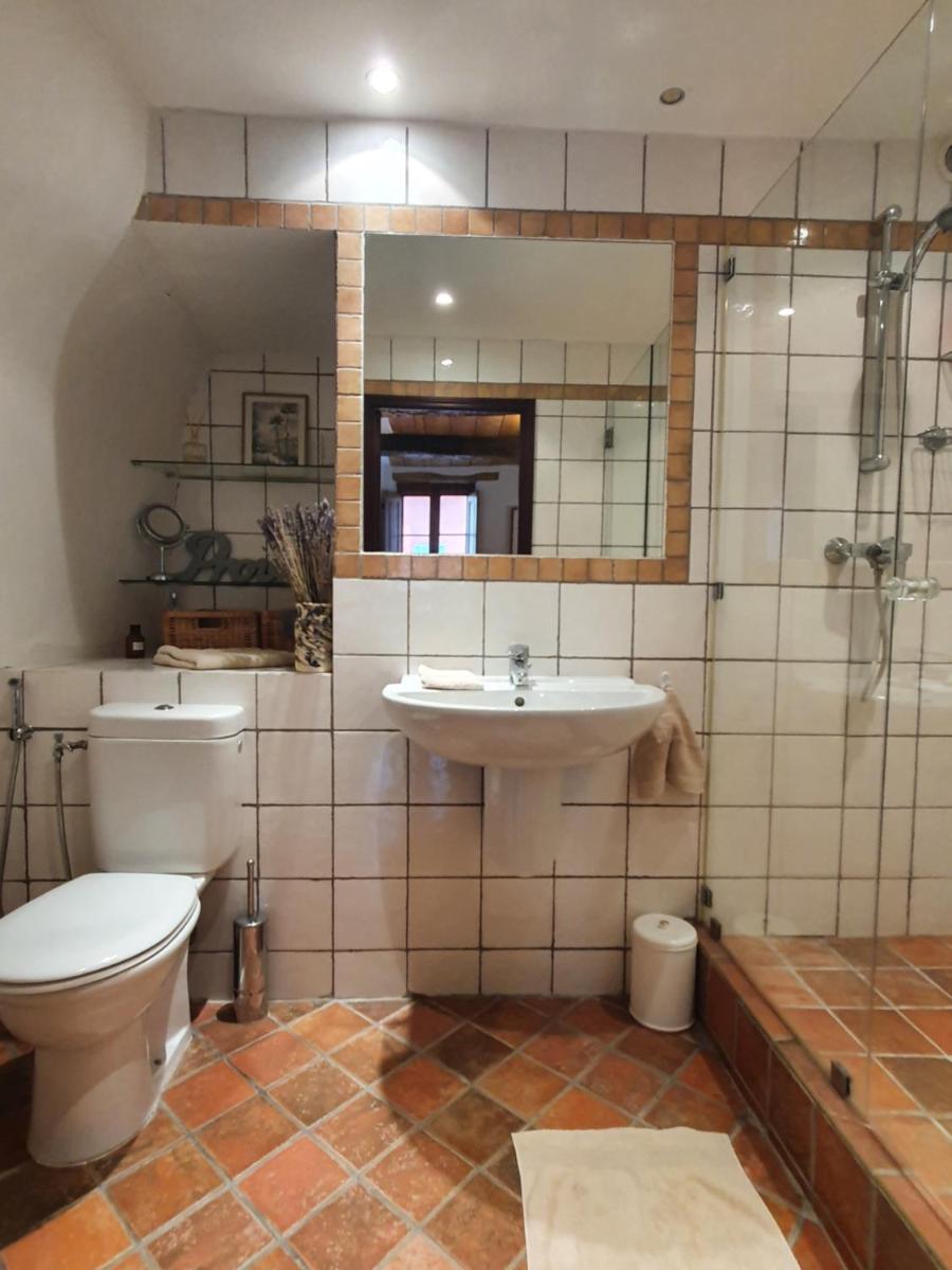 Double Room with Private Bathroom - Photo 6