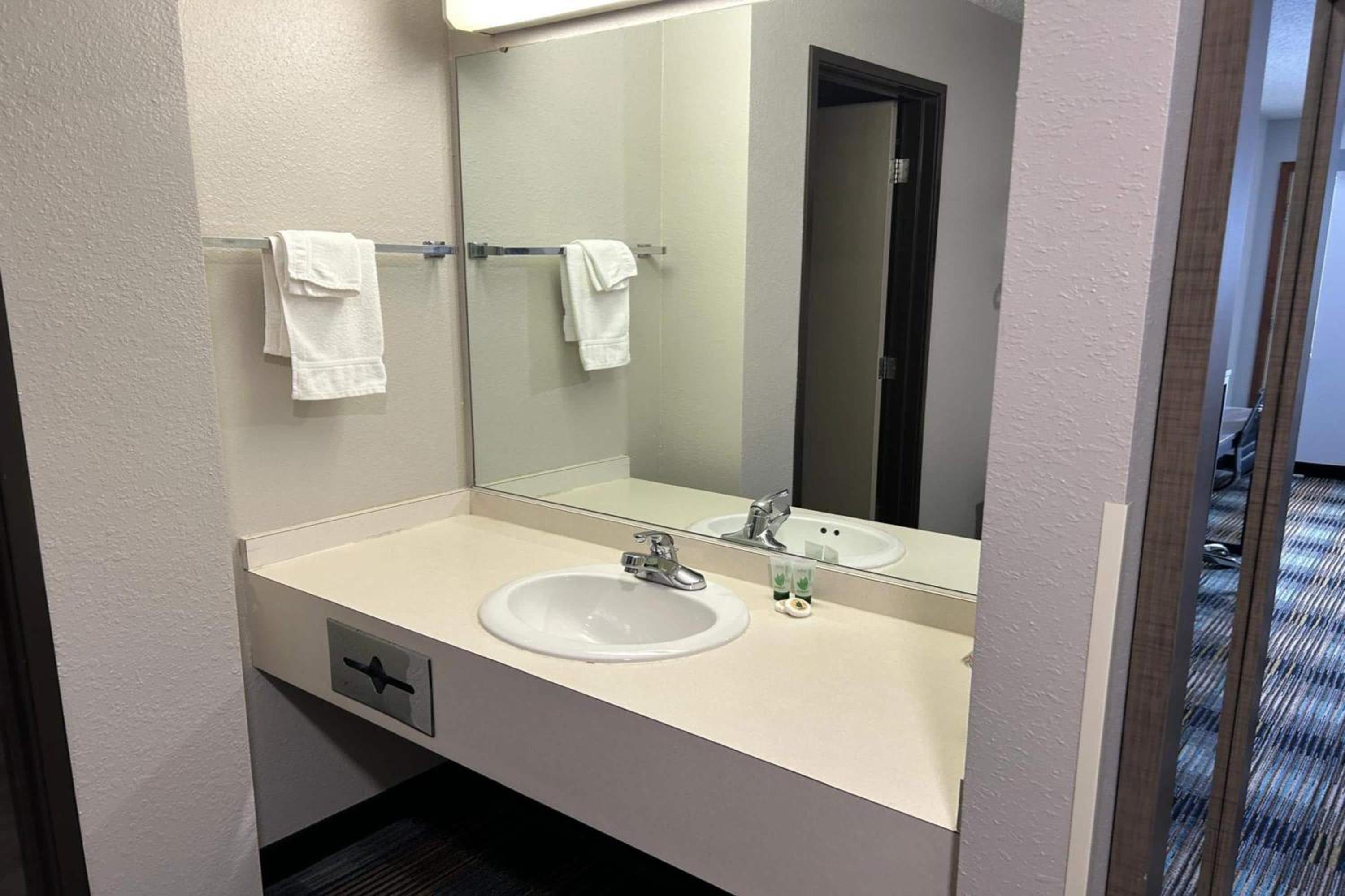 AmericInn by Wyndham Saint Ignace Lakefront, Photo 3