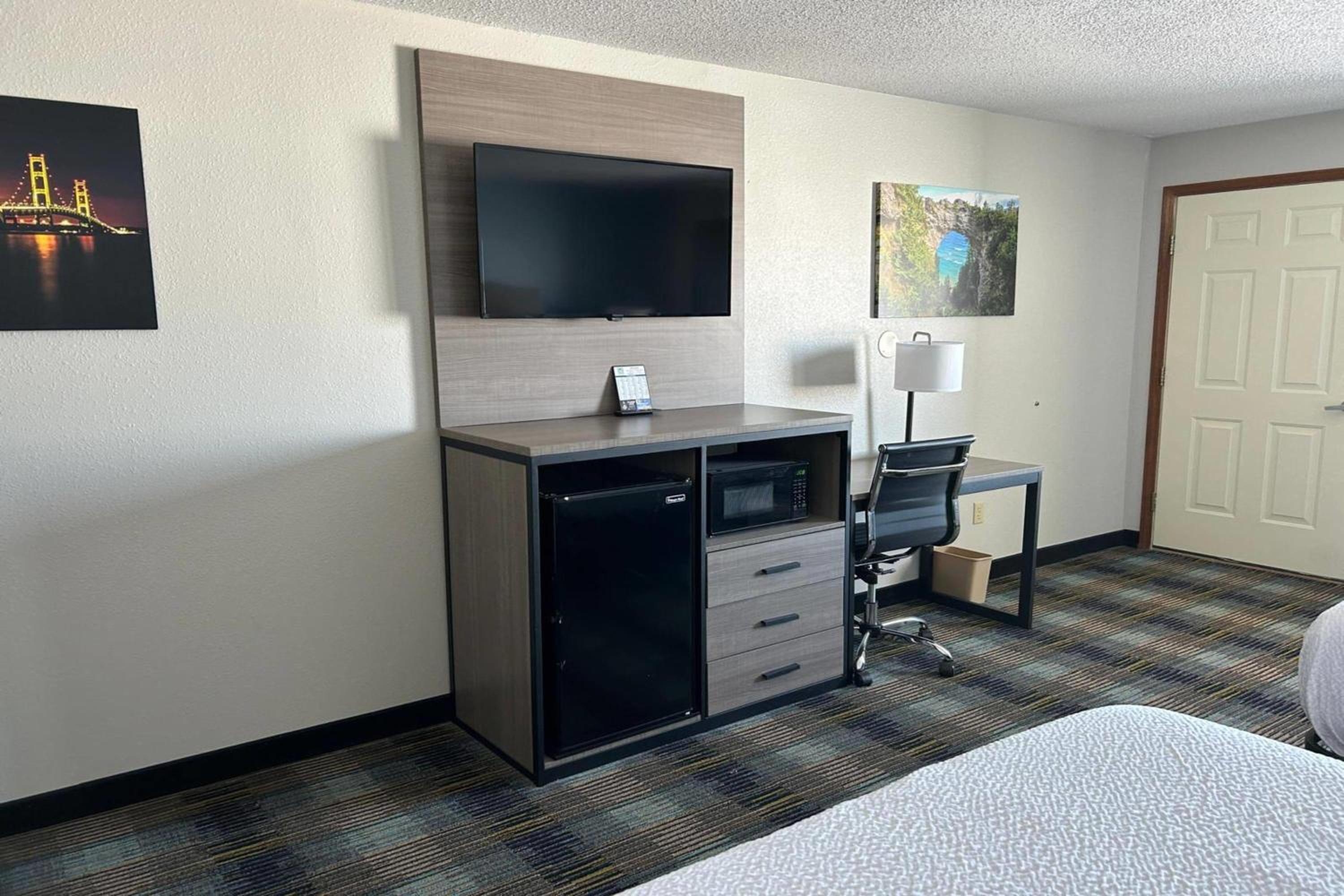 AmericInn by Wyndham Saint Ignace Lakefront, Photo 4