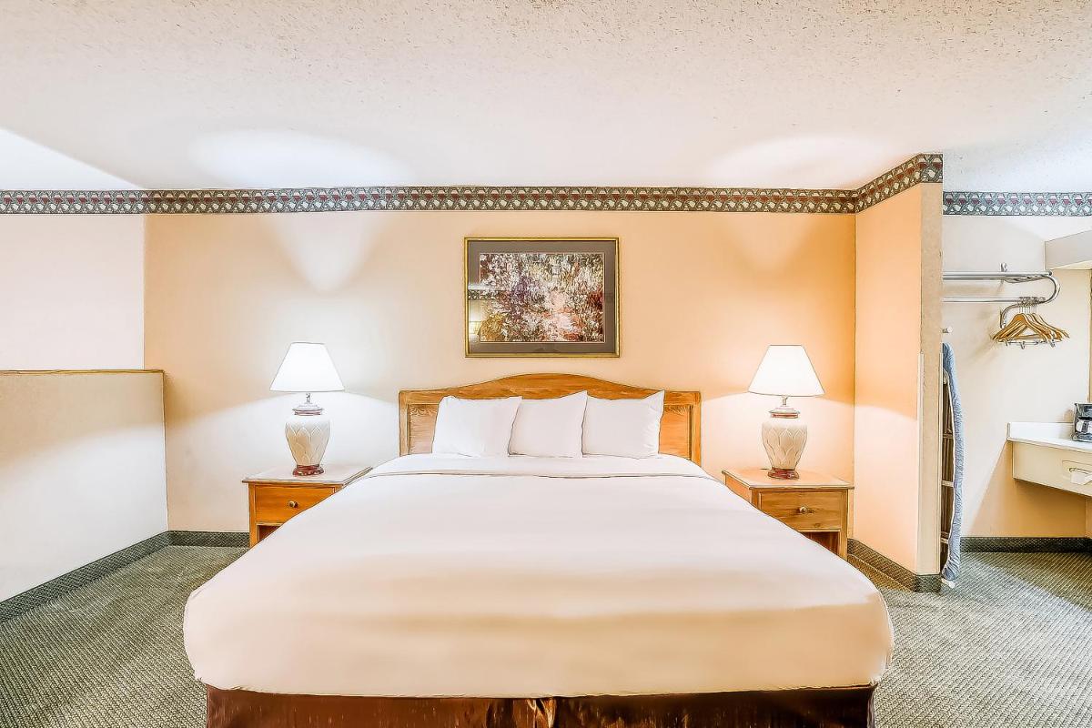 1 Bedroom Cabin with Futon photo 1