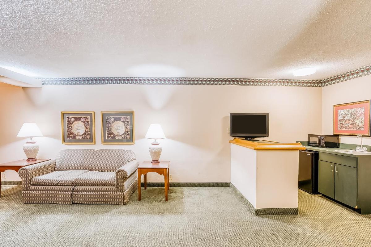 1 Bedroom Cabin with Futon photo 3