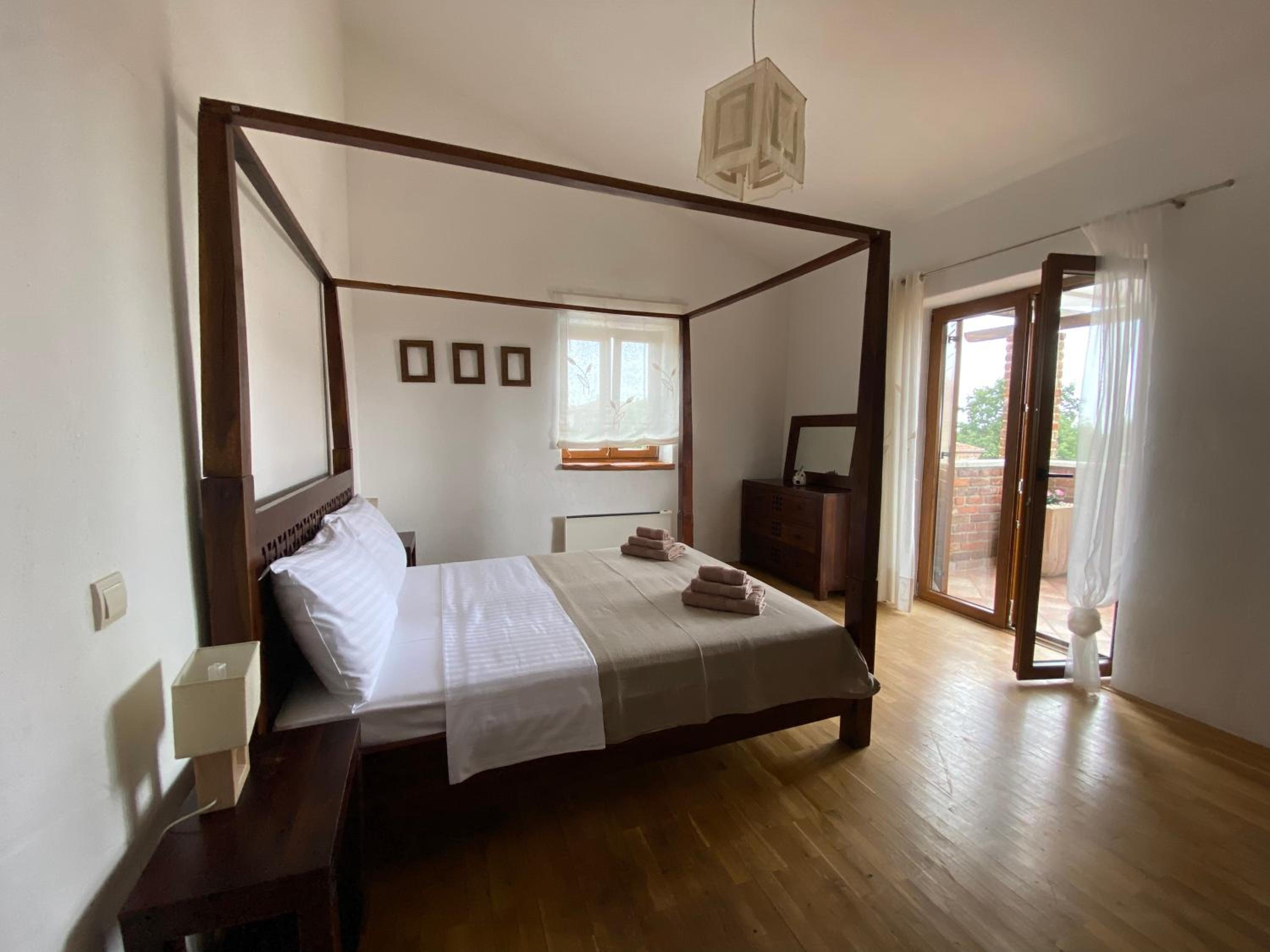 Four-Bedroom House photo 1