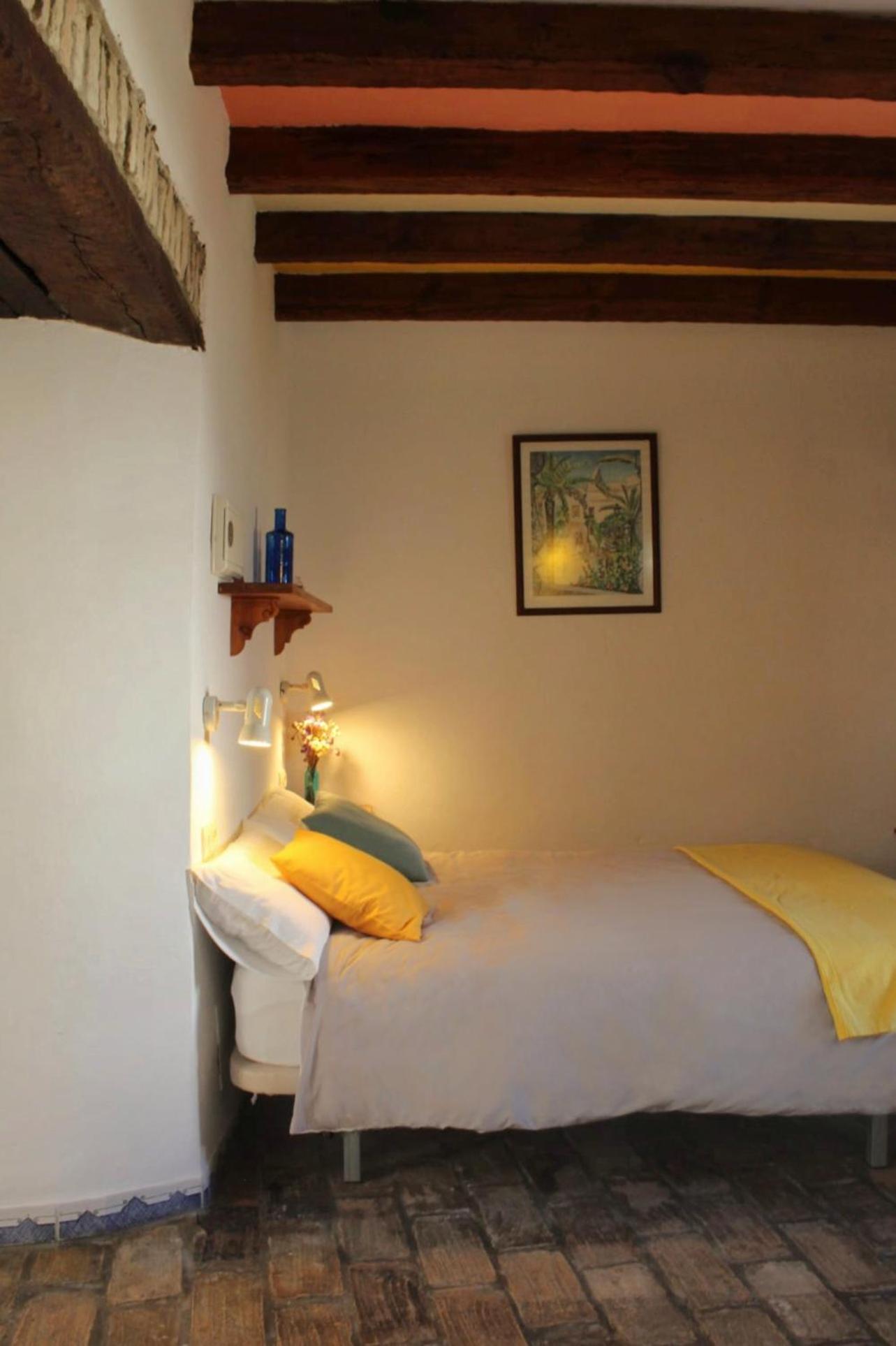 Deluxe Double Room - Photo 16