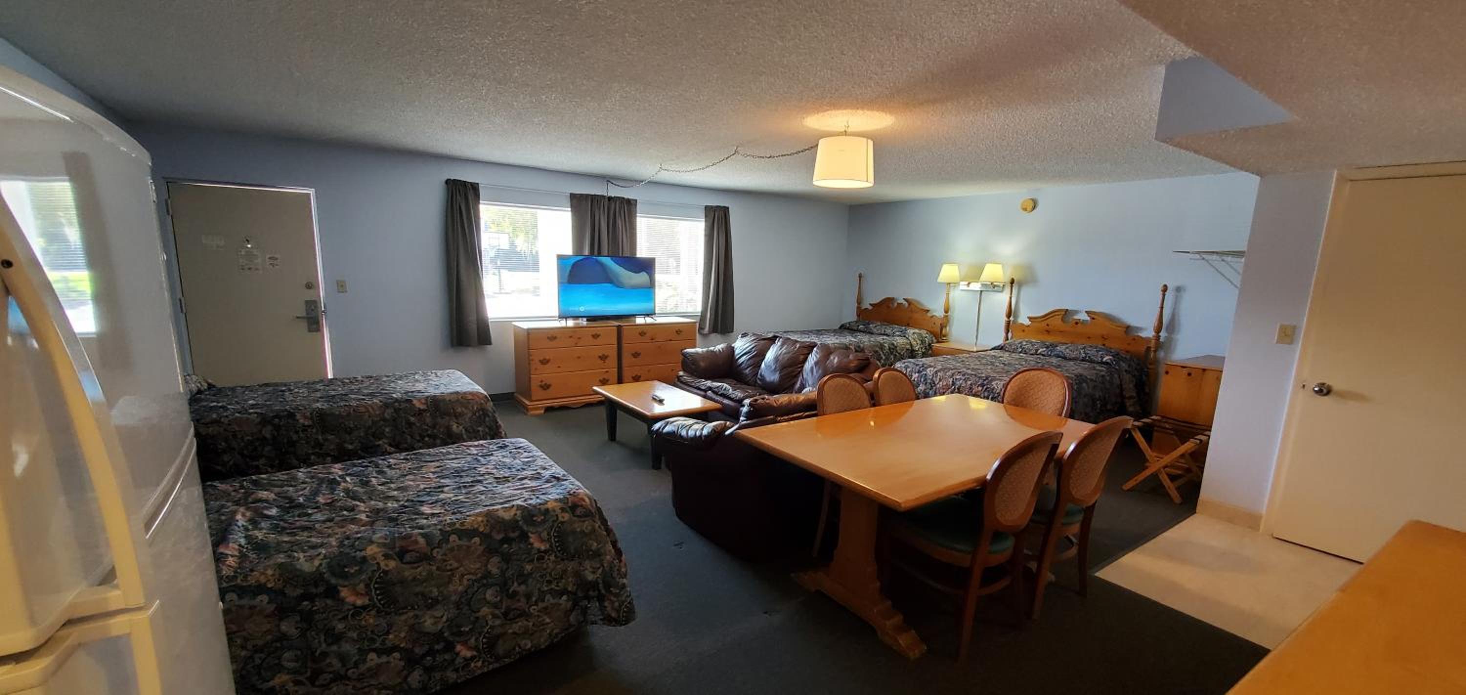 Family Room - Photo 4