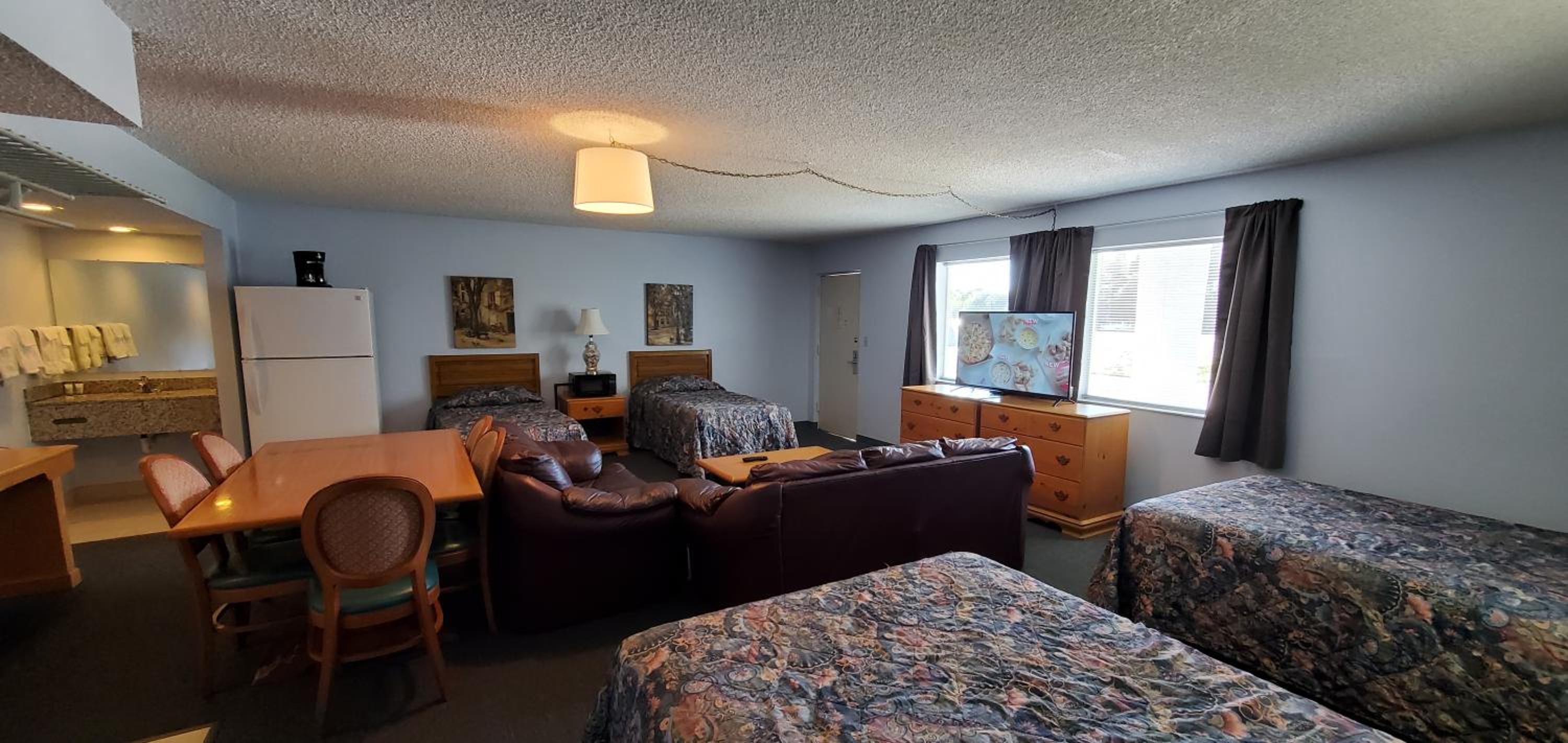 Family Room - Photo 3