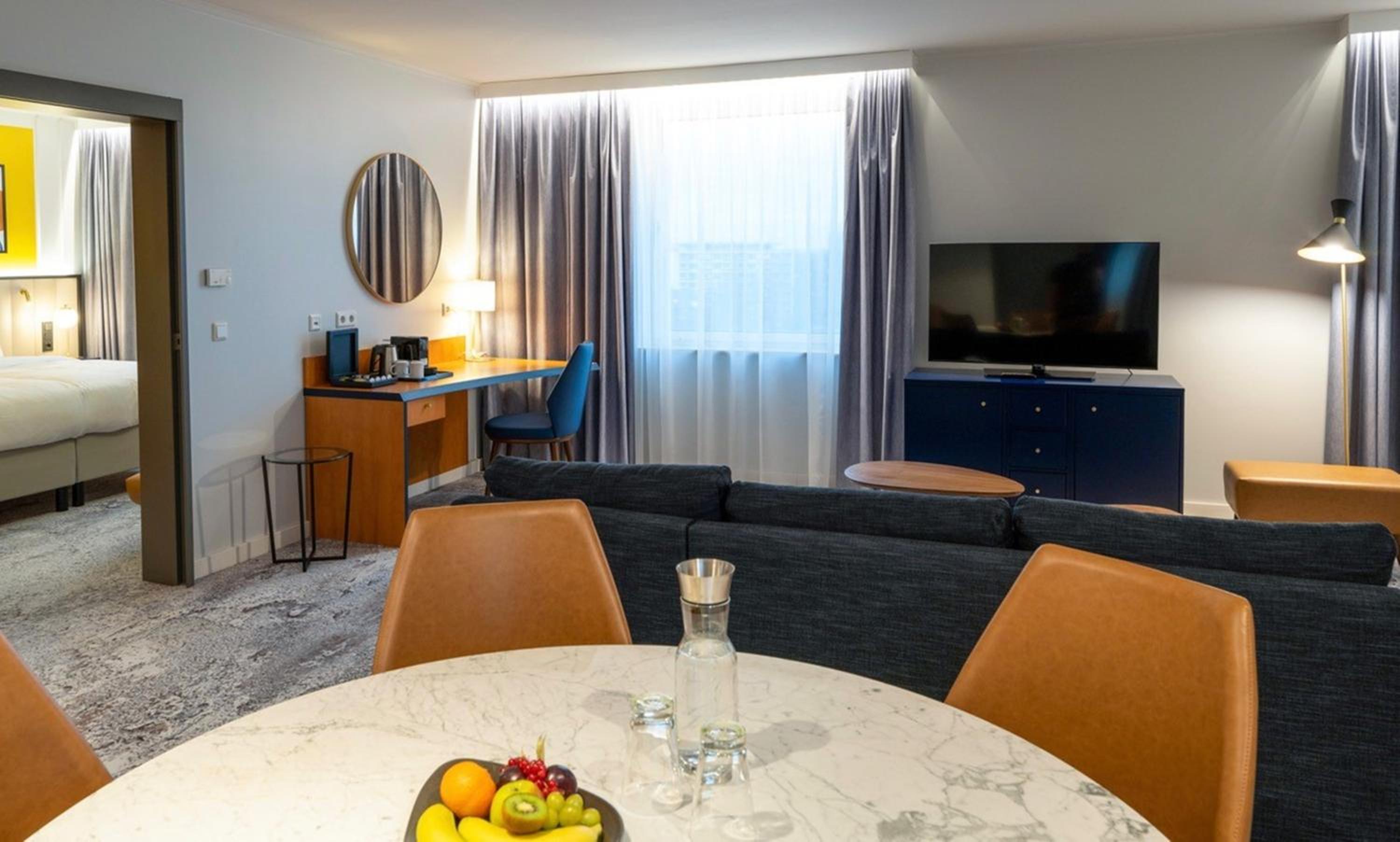 One-Bedroom King Suite with City View - Photo 8