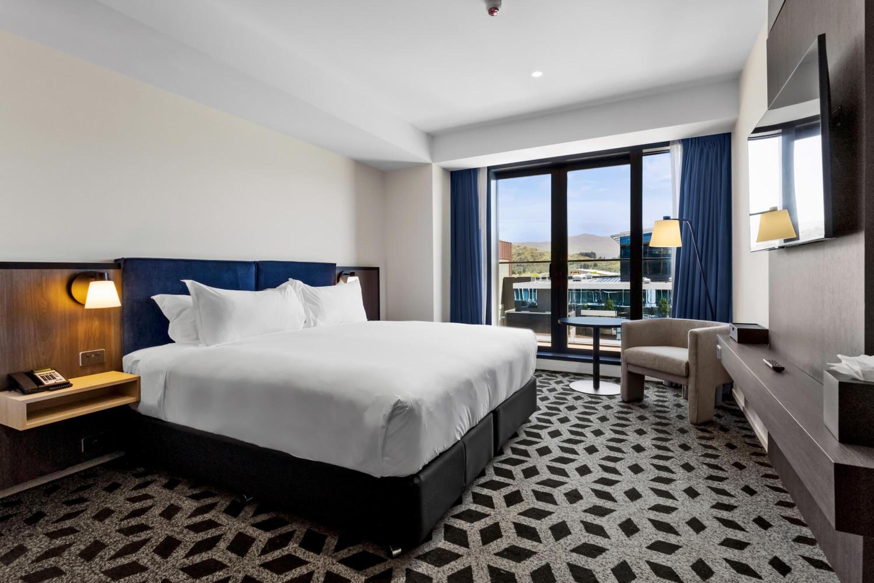 Standard King Room - Photo 4