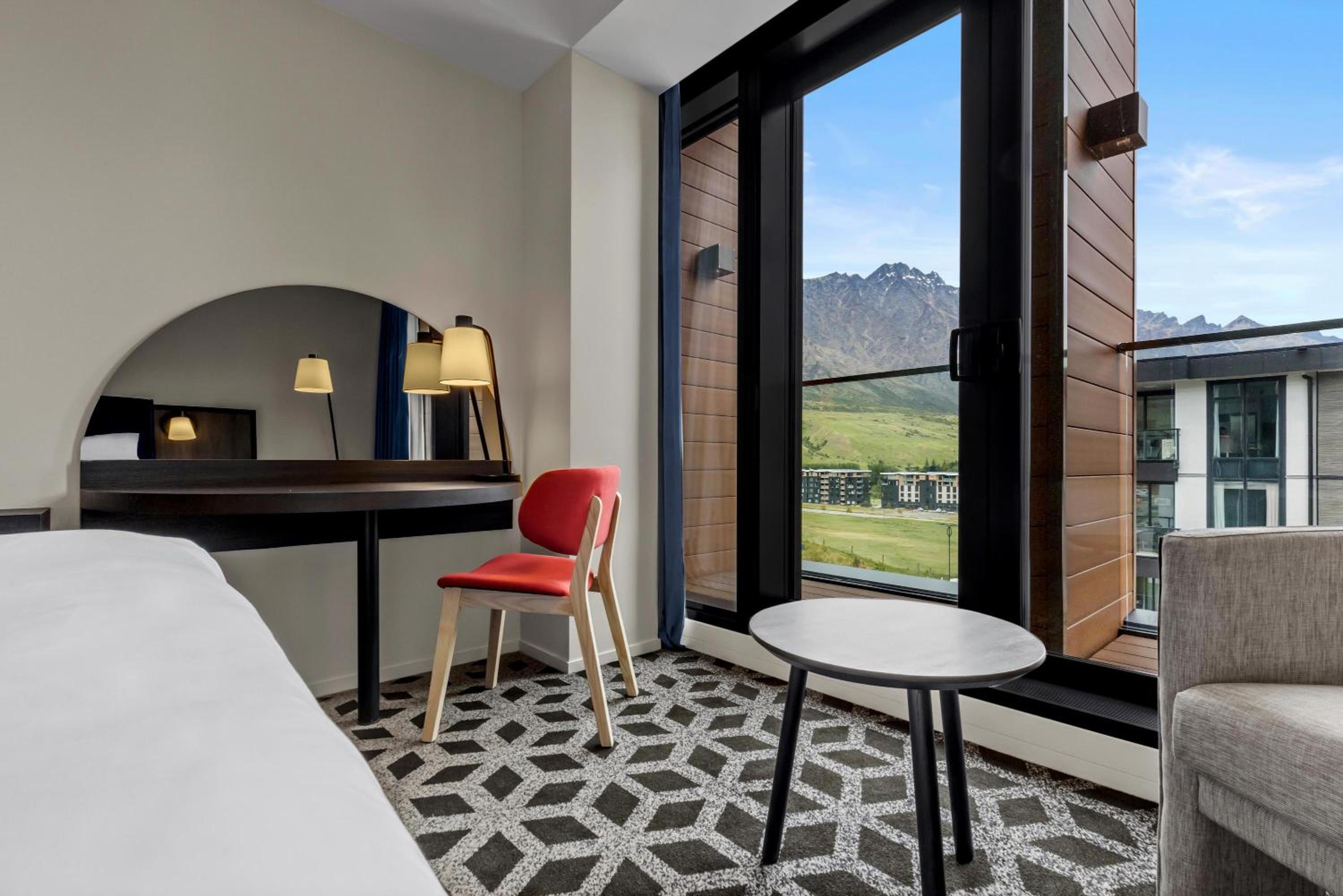 Standard King Room with Balcony and Mountain View - Photo 13