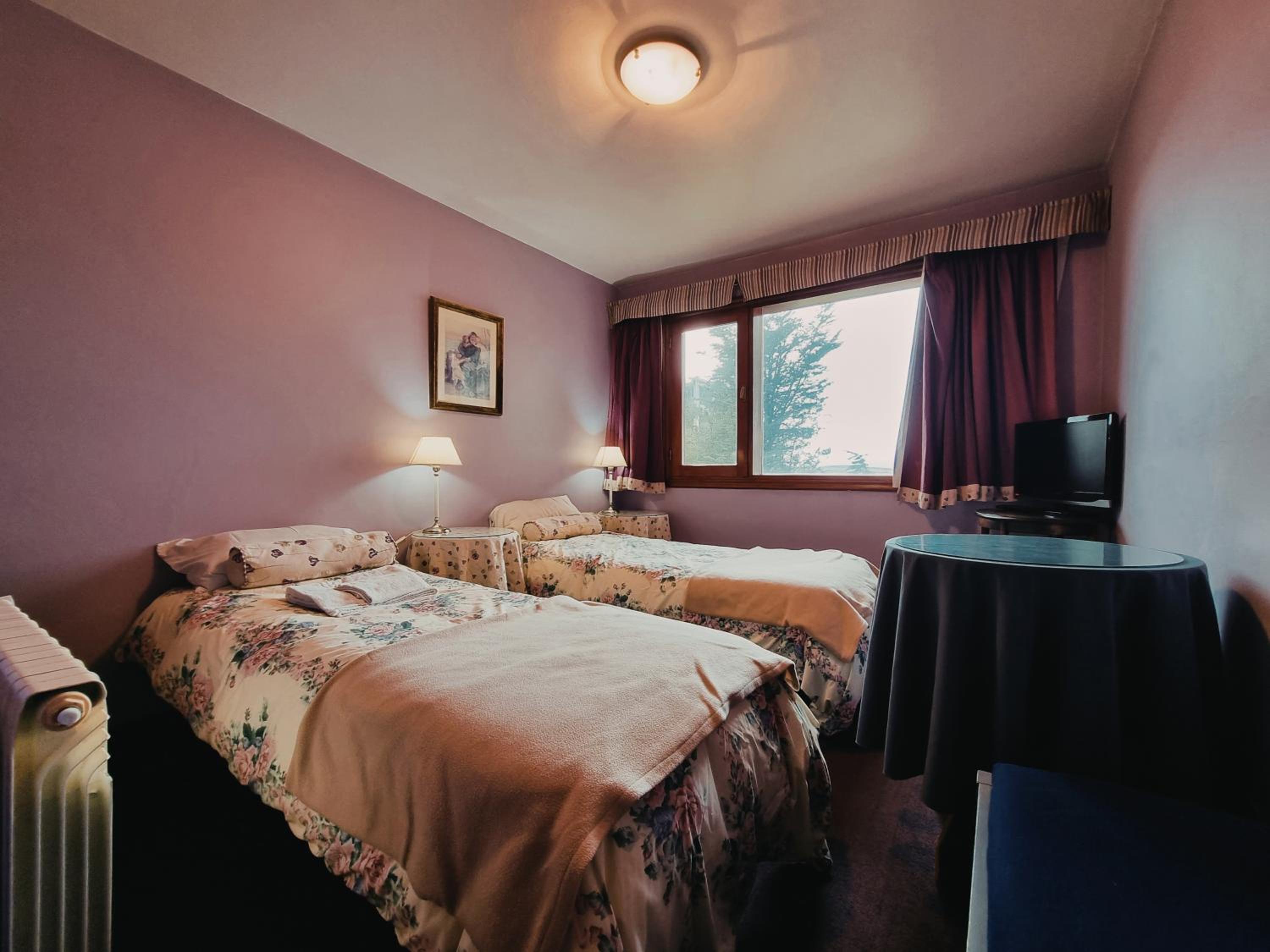 Twin Room with Private Bathroom photo 1