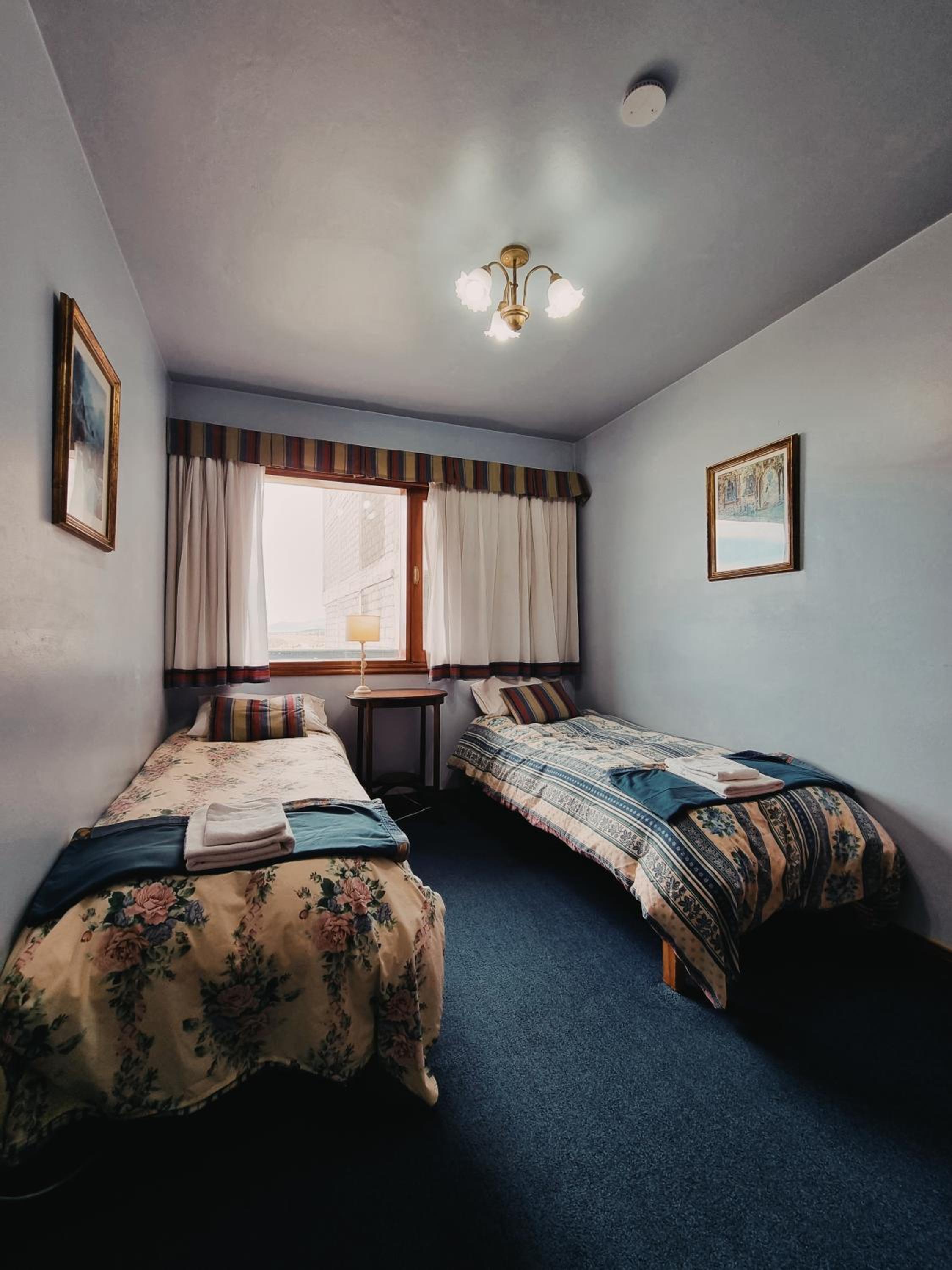 Twin Room with Private Bathroom photo 2