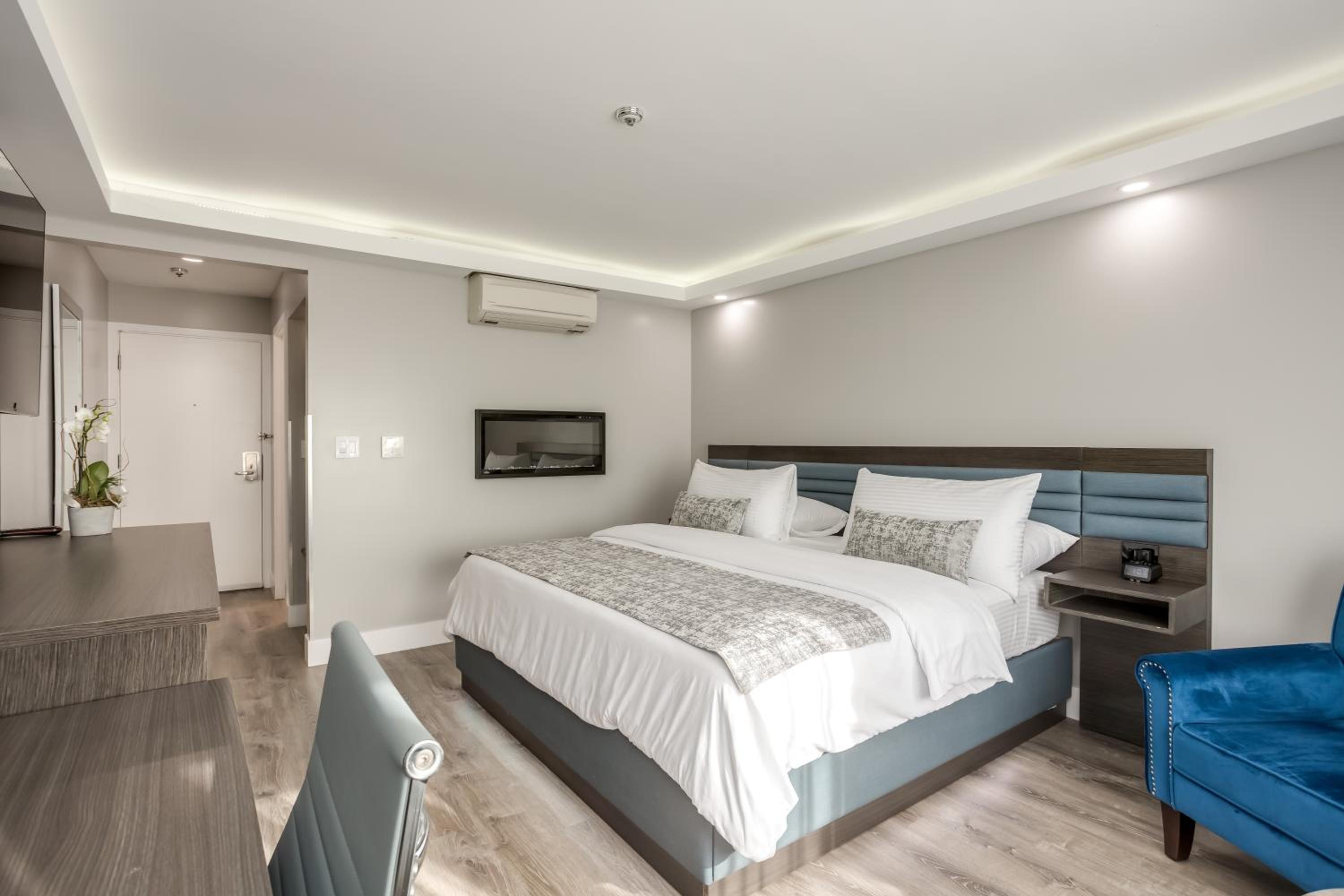 Deluxe Queen Room - Photo 7