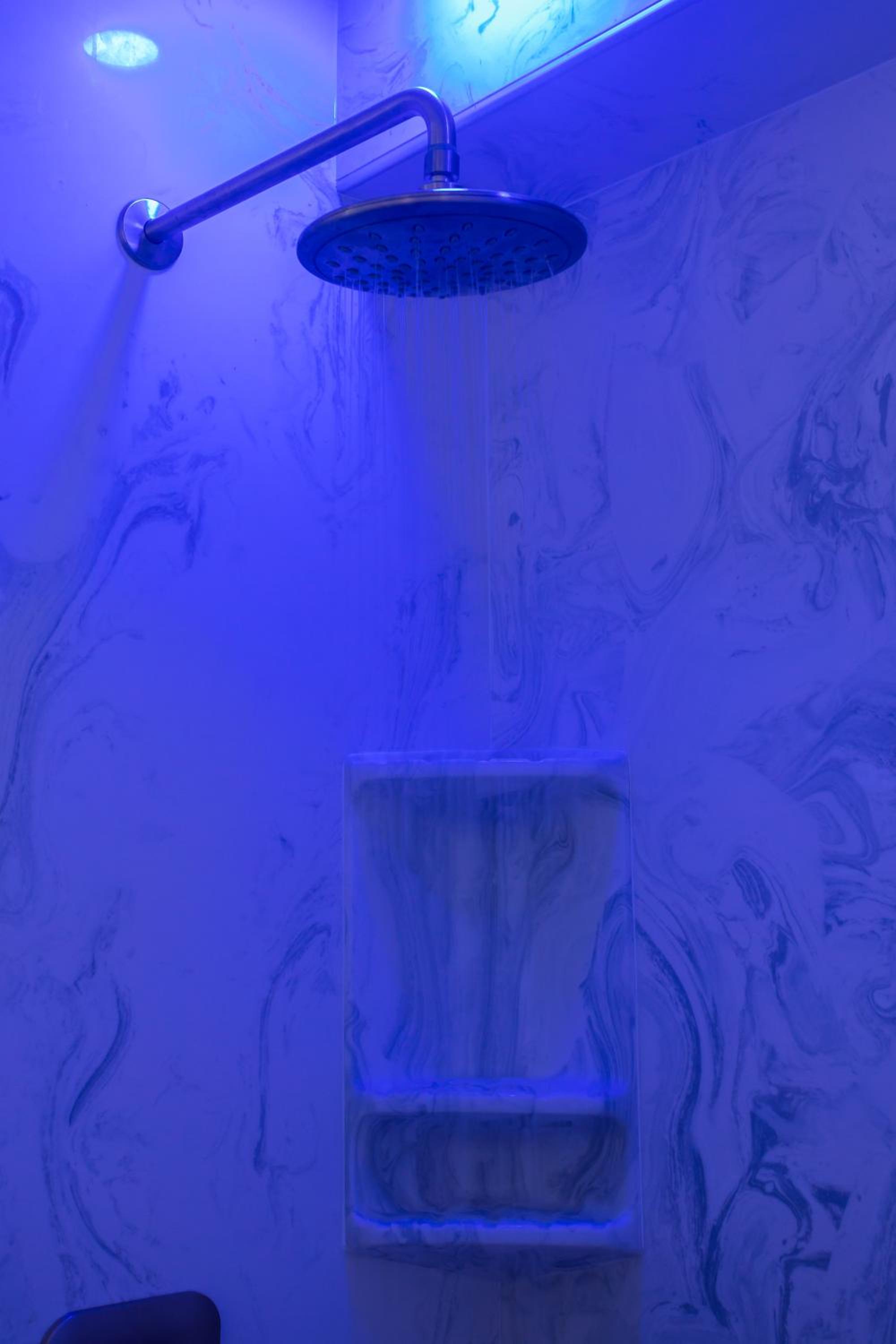 Deluxe Queen Room - Photo 2
