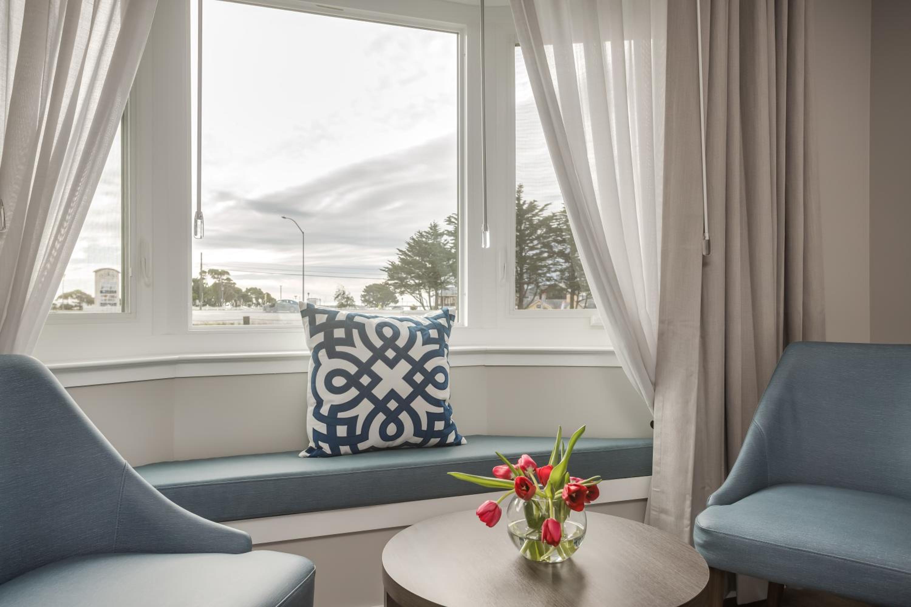 Deluxe Queen Room - Photo 10