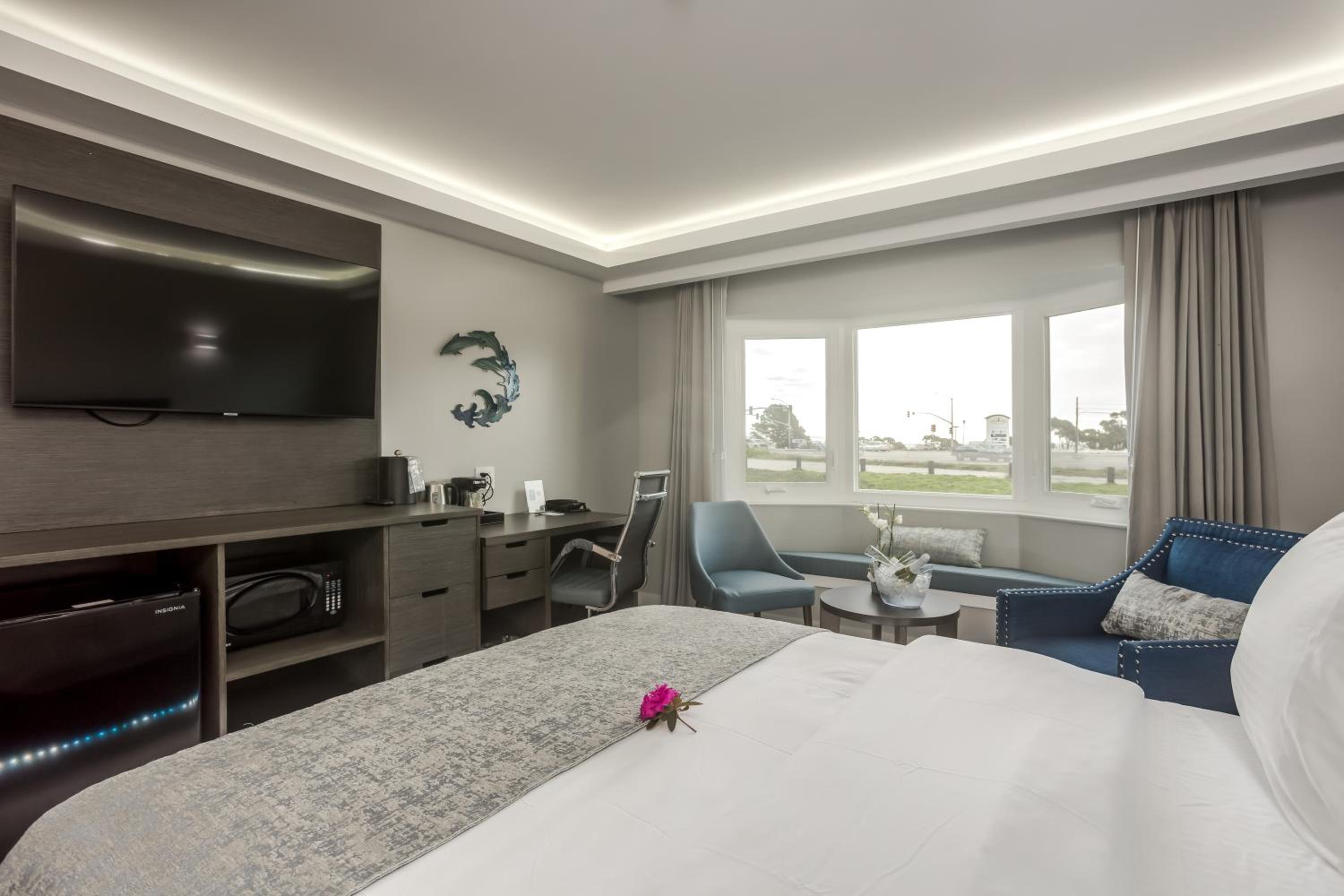 Deluxe Queen Room - Photo 8