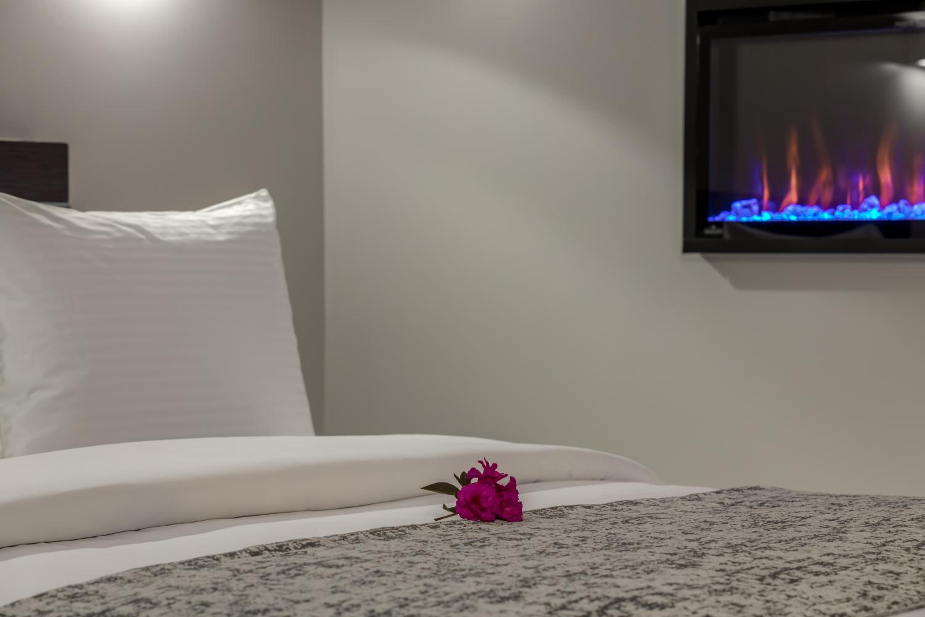 Deluxe Queen Room - Photo 5