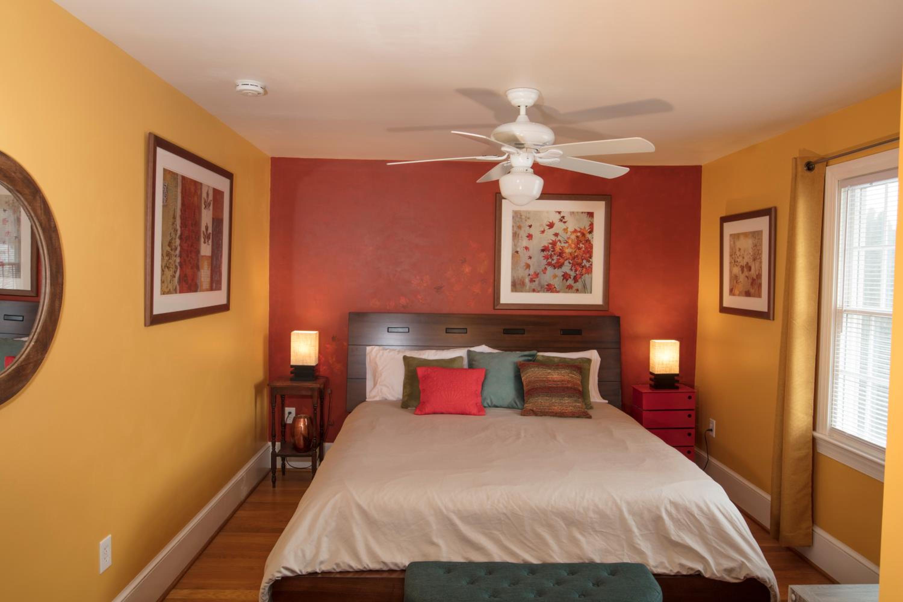 Deluxe King Suite - Photo 8
