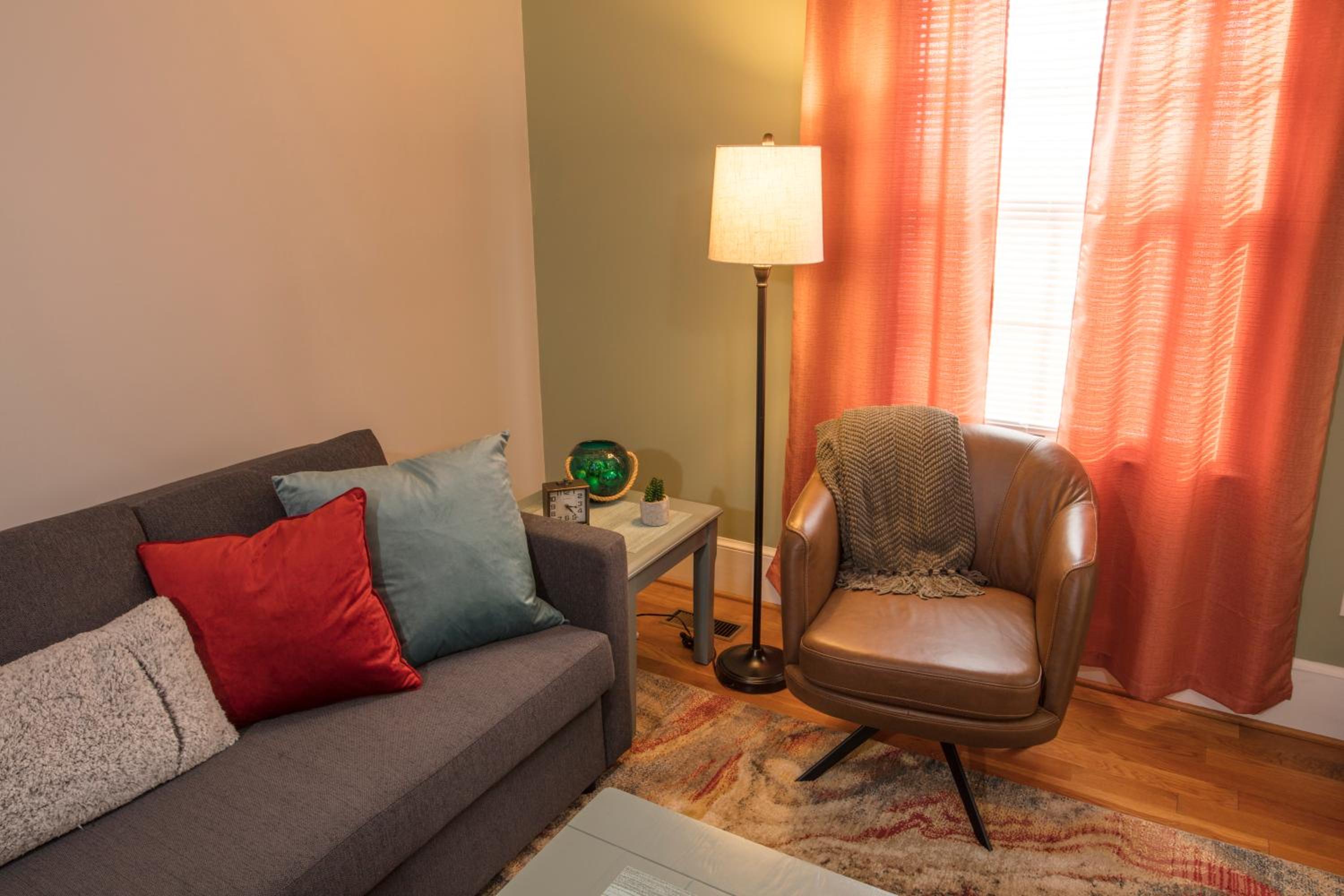 Deluxe King Suite - Photo 5