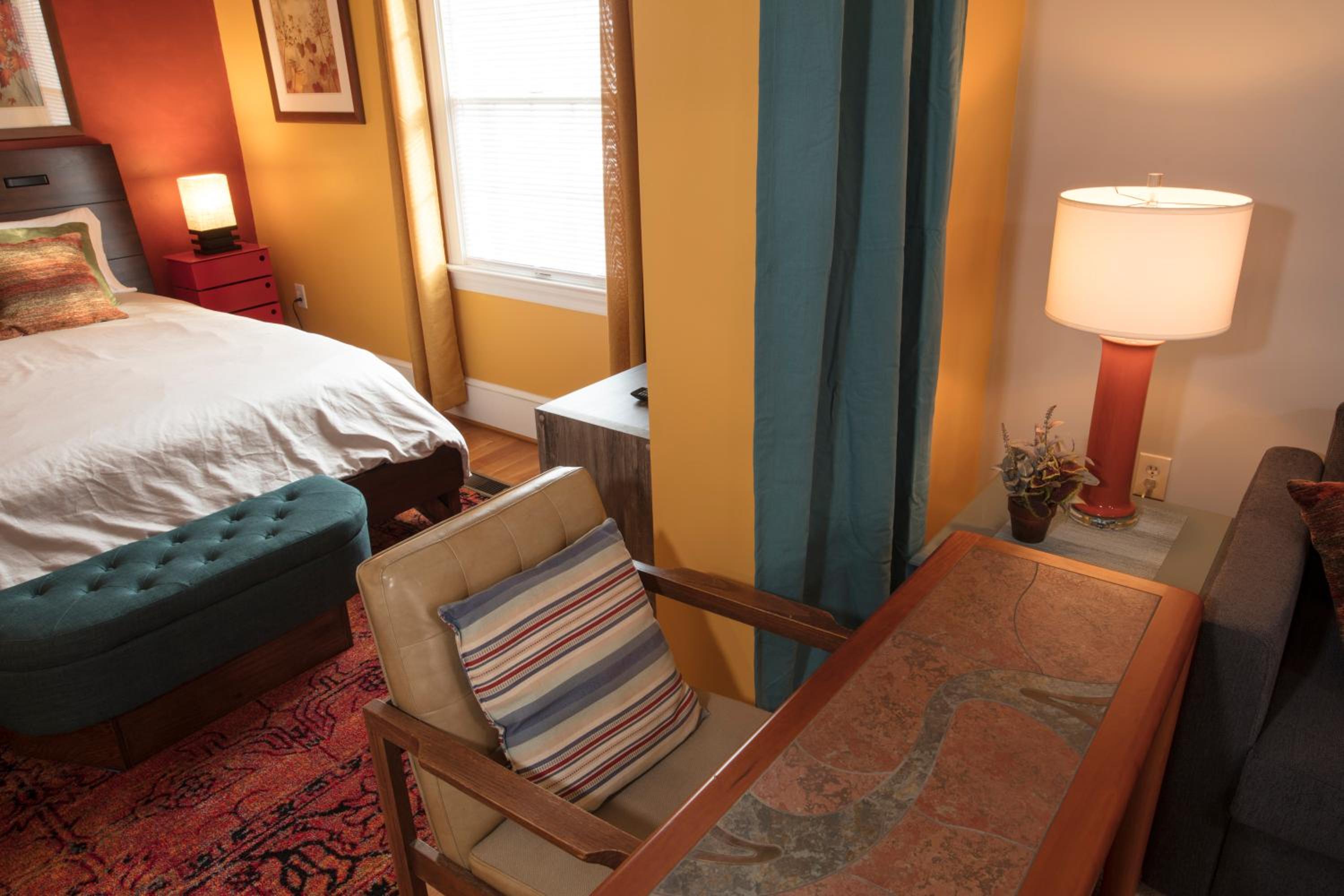 Deluxe King Suite - Photo 4