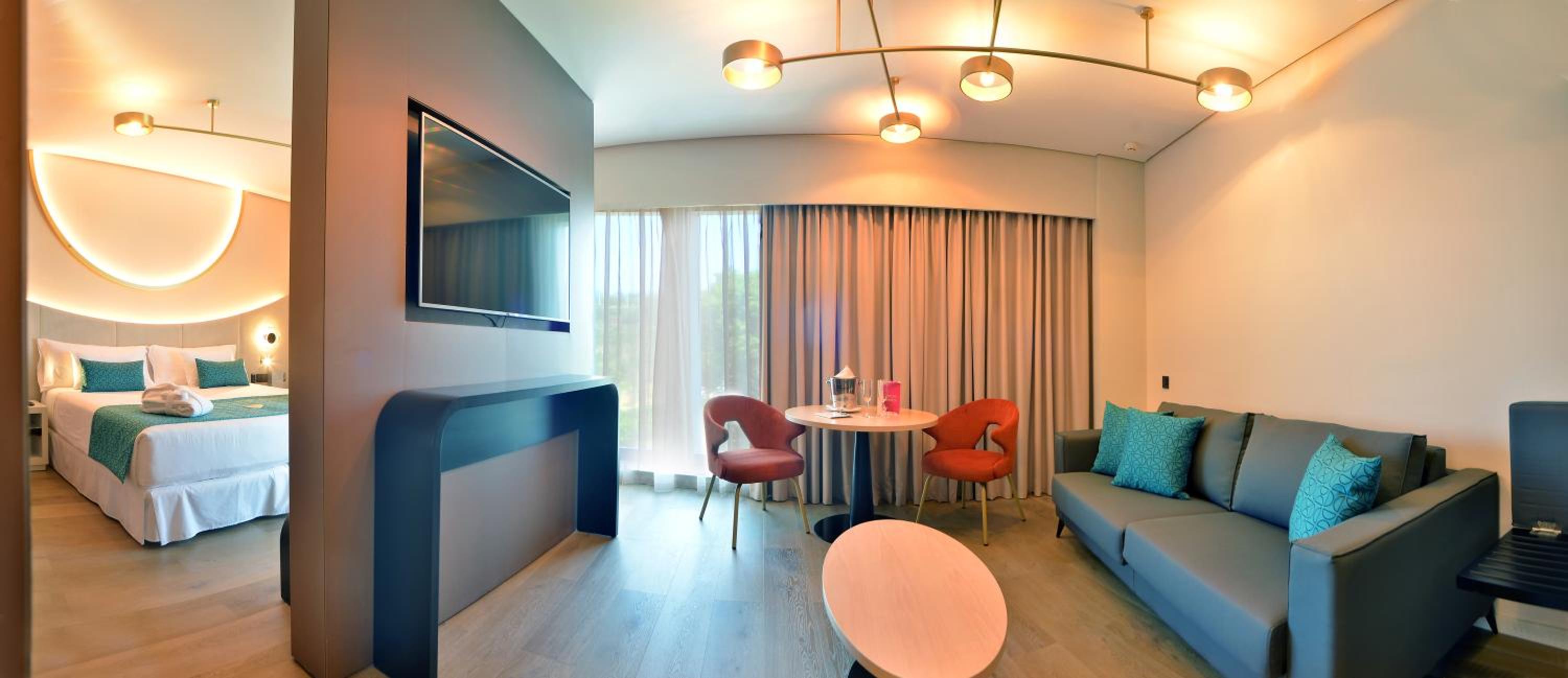 Family Suite Deluxe (2 Adults + 1 Child) - Photo 1