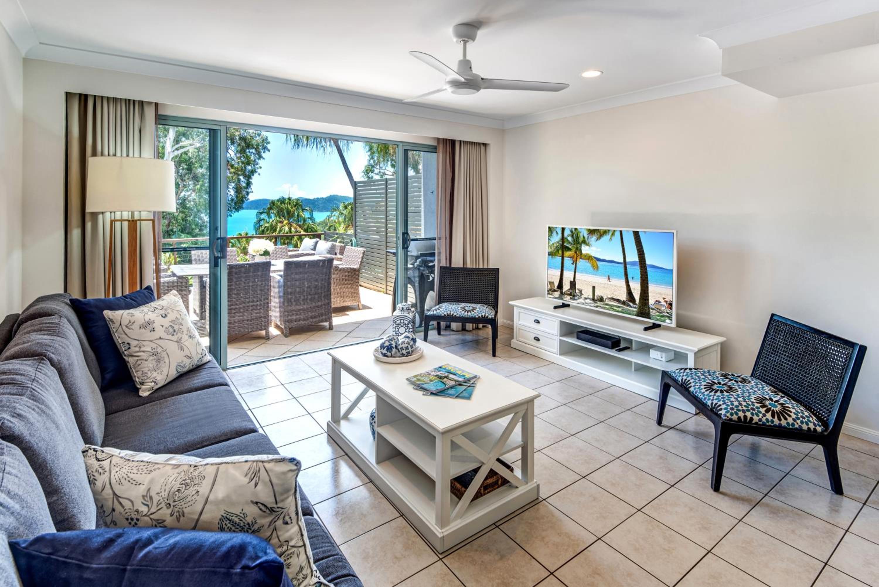Two-Bedroom Apartment Sunset Waters 11 photo 1