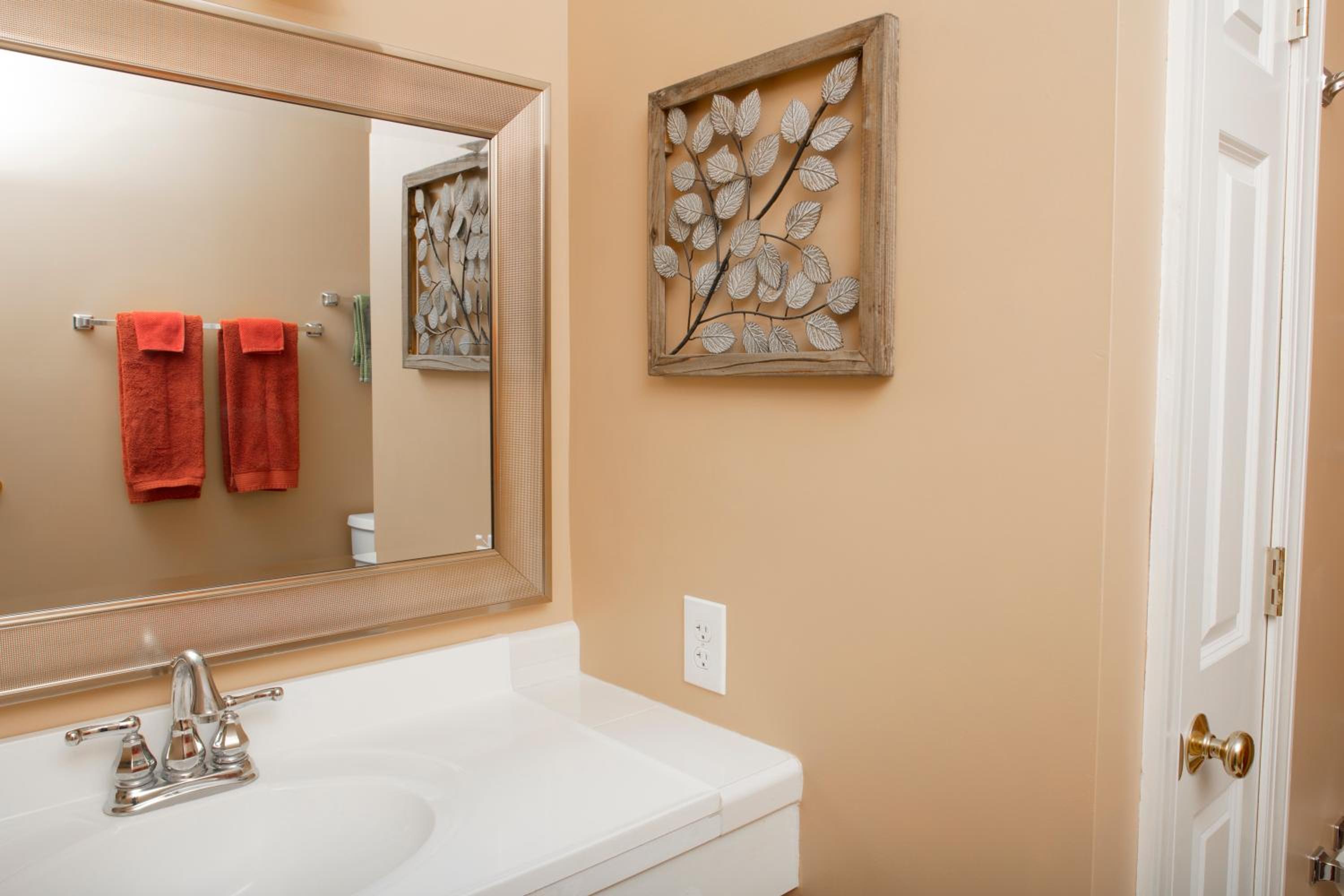 Deluxe King Suite - Photo 14