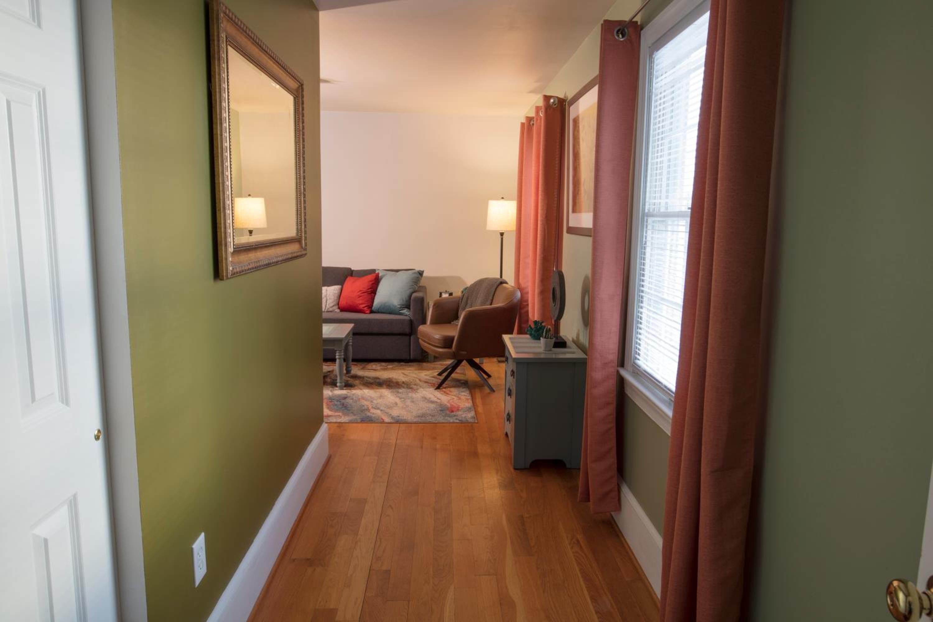 Deluxe King Suite - Photo 2
