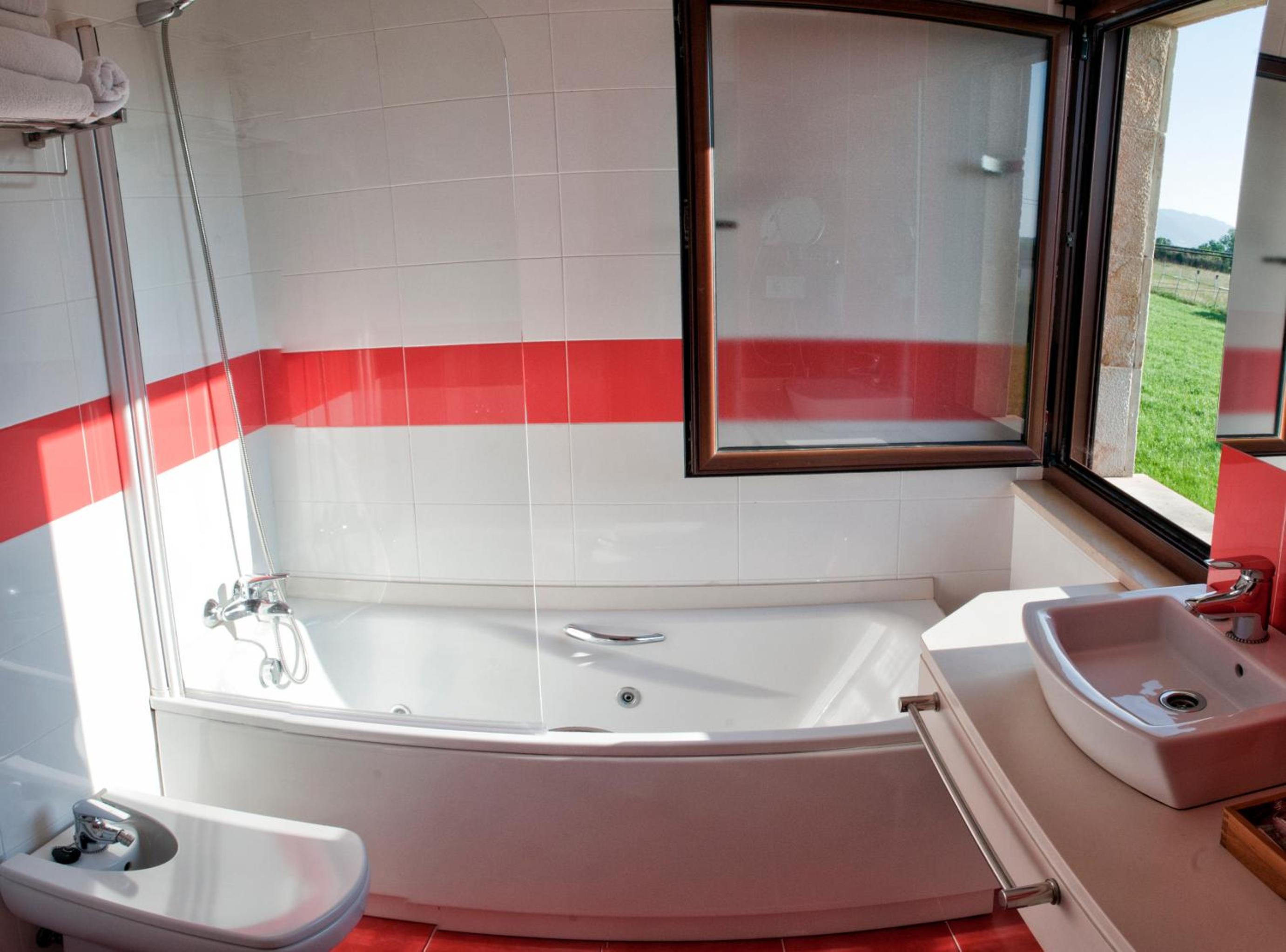 Double Room with Spa Bath photo 3