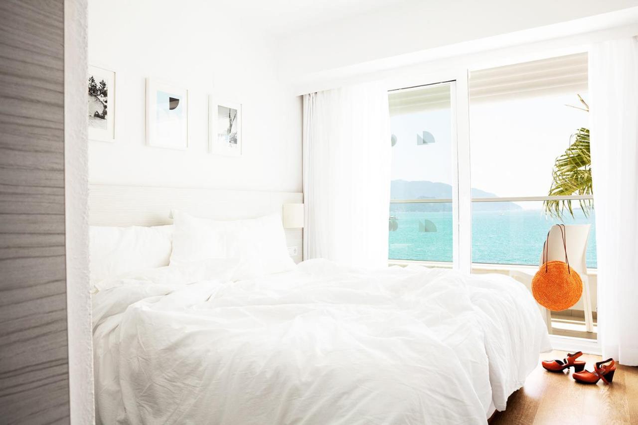 Twin Room with Side Sea View photo 3