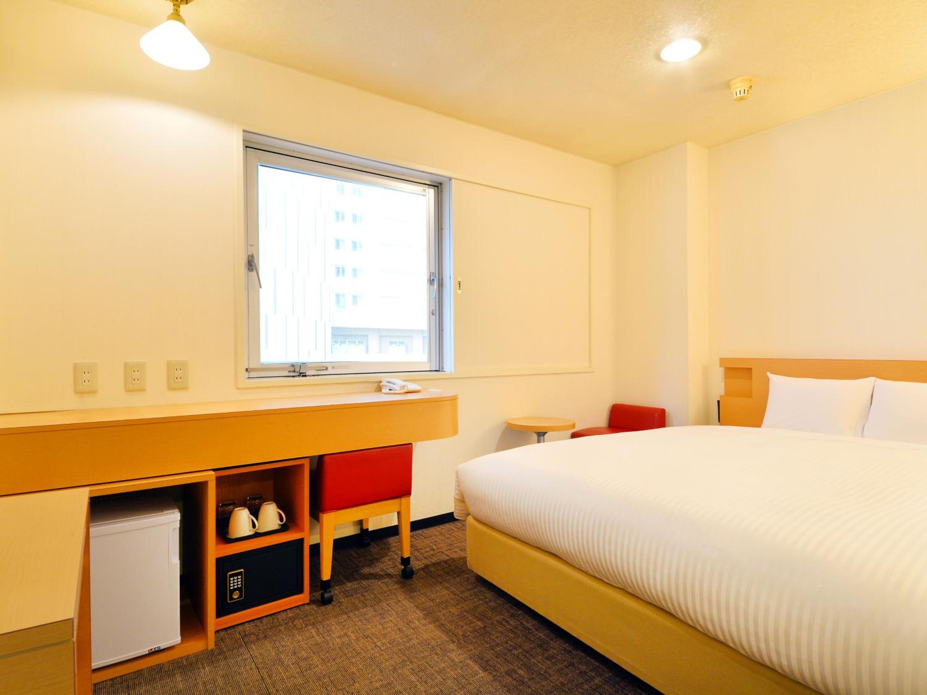 Standard Queen Room - Smoking - House Keeping Is Optional With Additional Cost