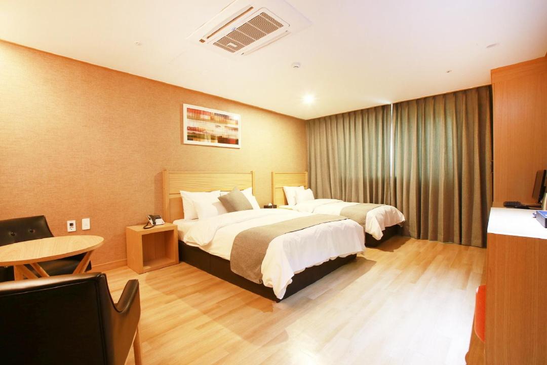 Deluxe Family Suite photo 1