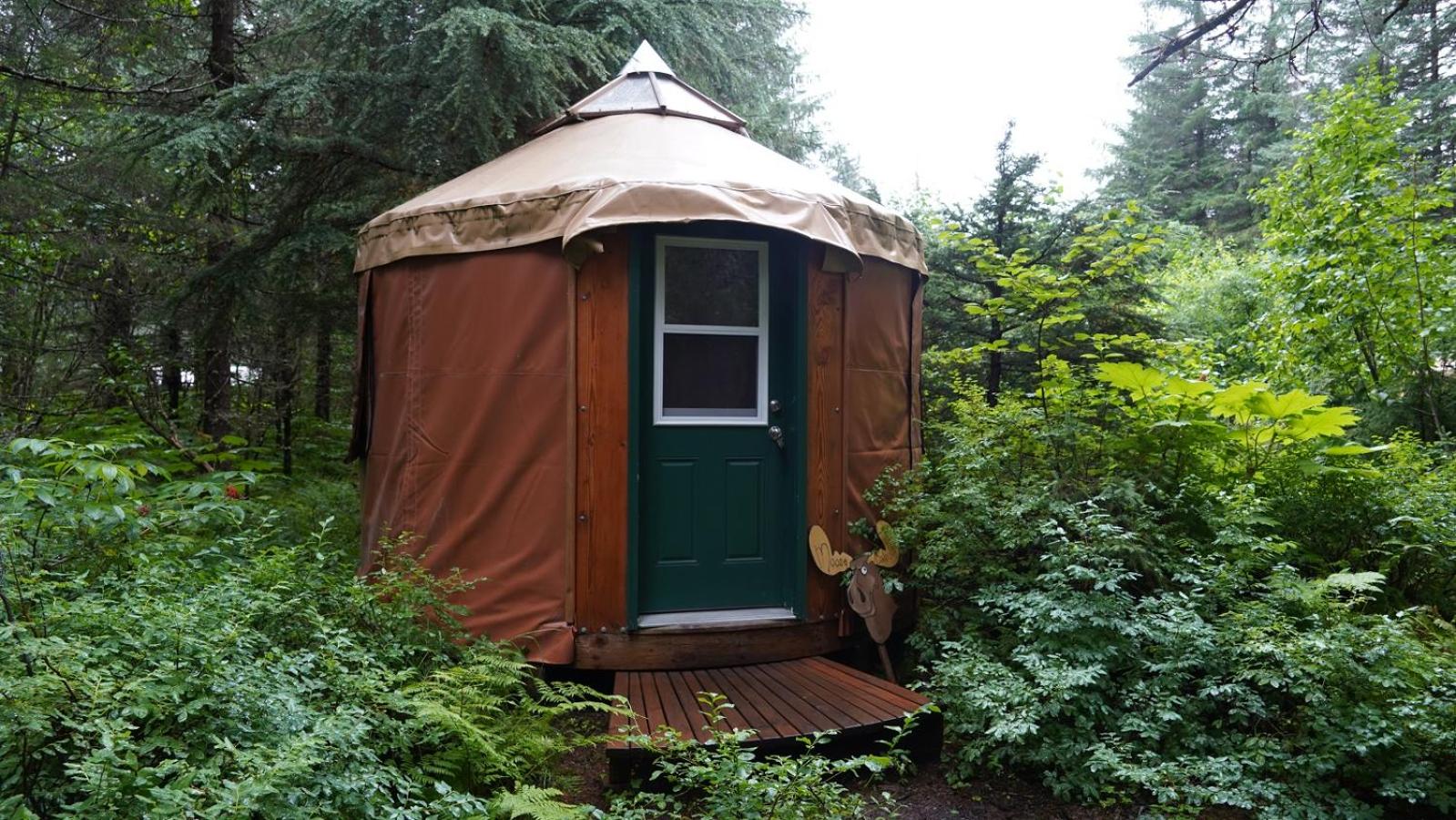 Yurt - Two Single Beds with Shared Bathroom photo 2