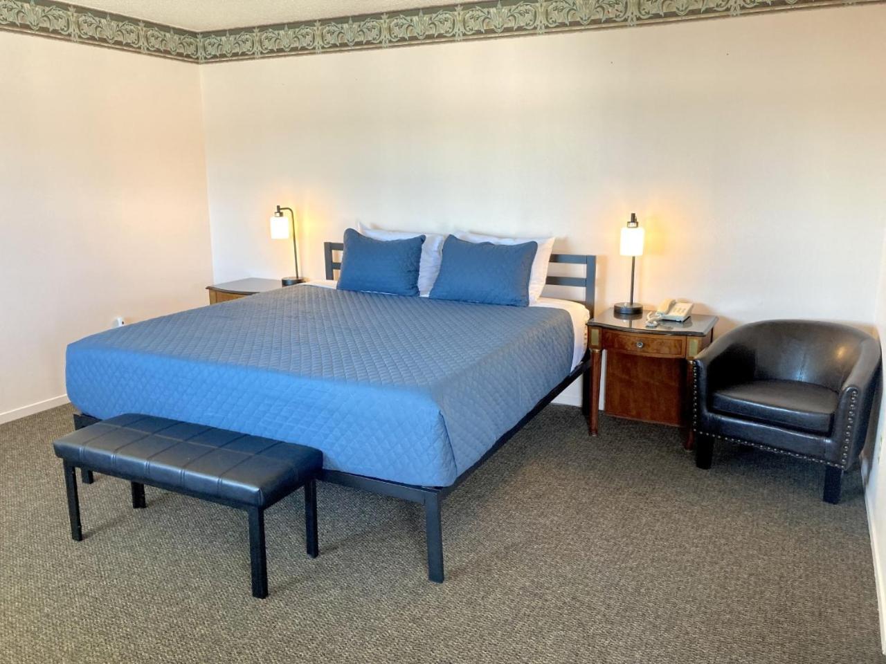 Deluxe King Room - Photo 4