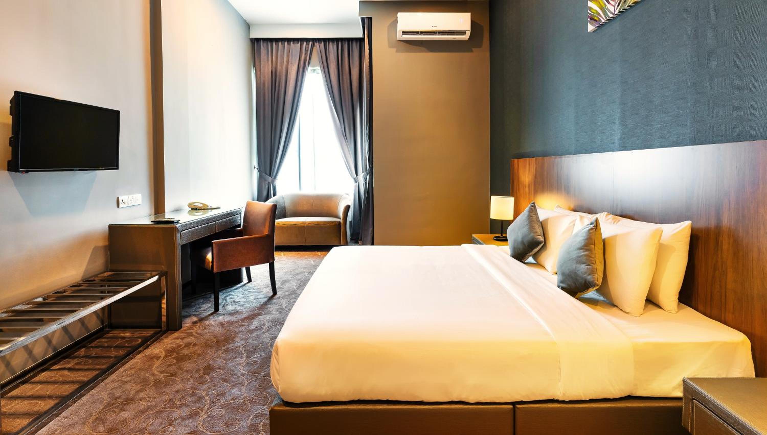 Premier King Room - Photo 4