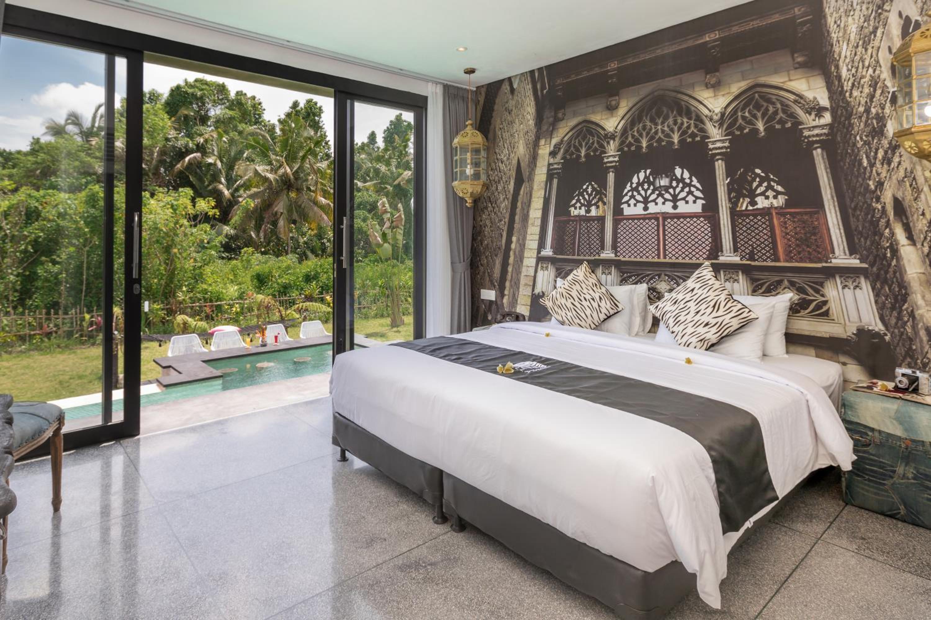 Four-Bedroom Villa with Private Pool - Photo 3