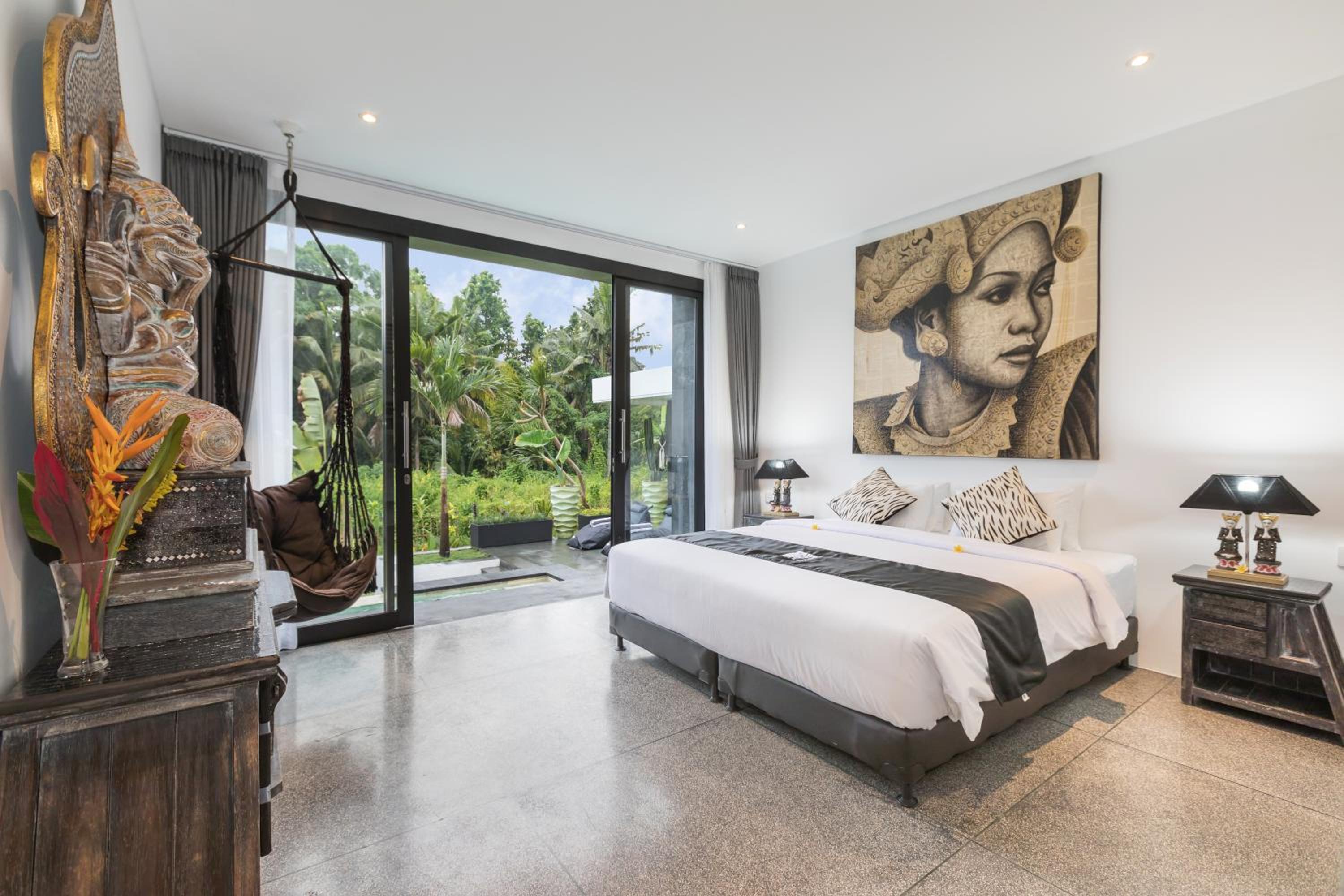 Four-Bedroom Villa with Private Pool - Photo 2
