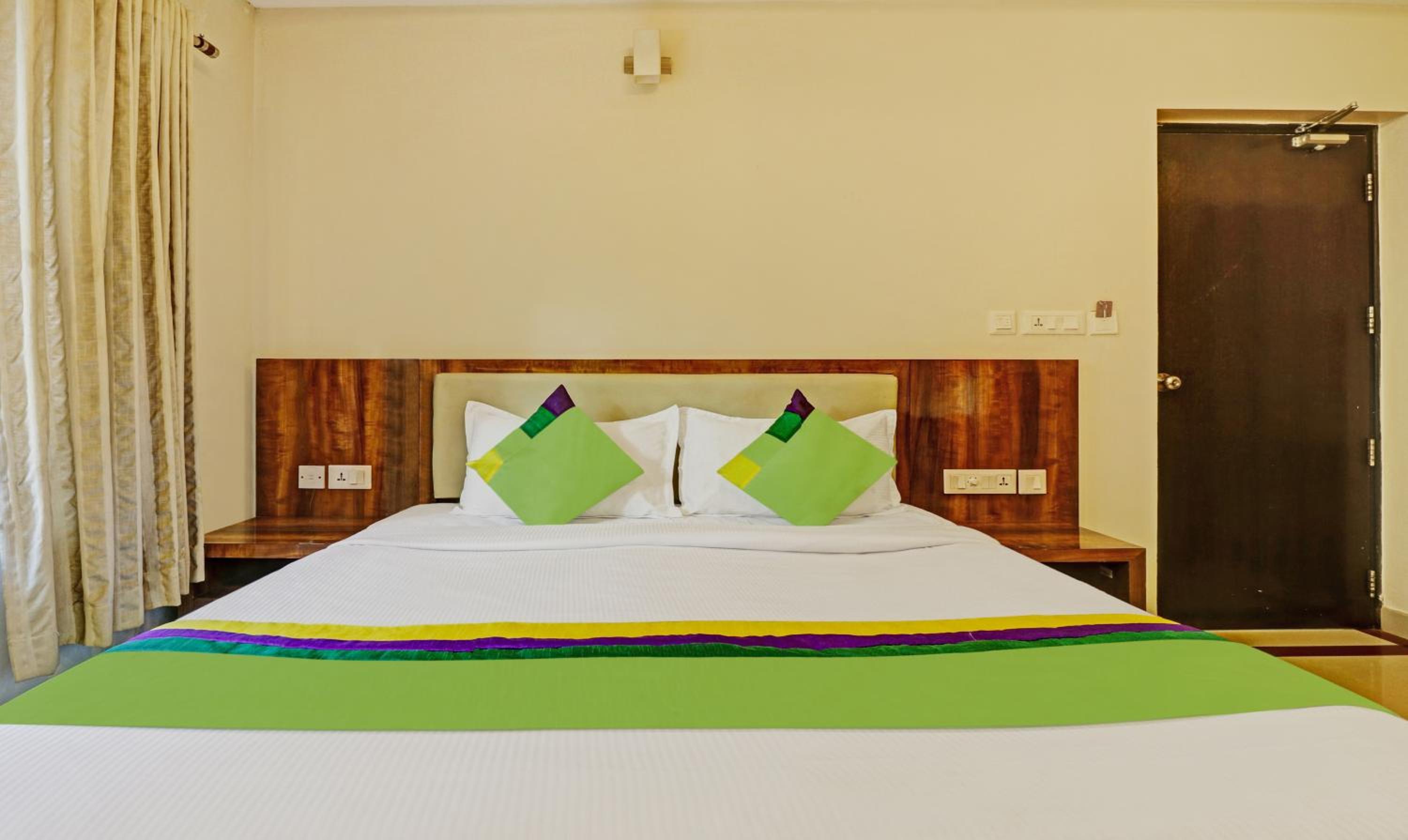Deluxe Double Room - Photo 7