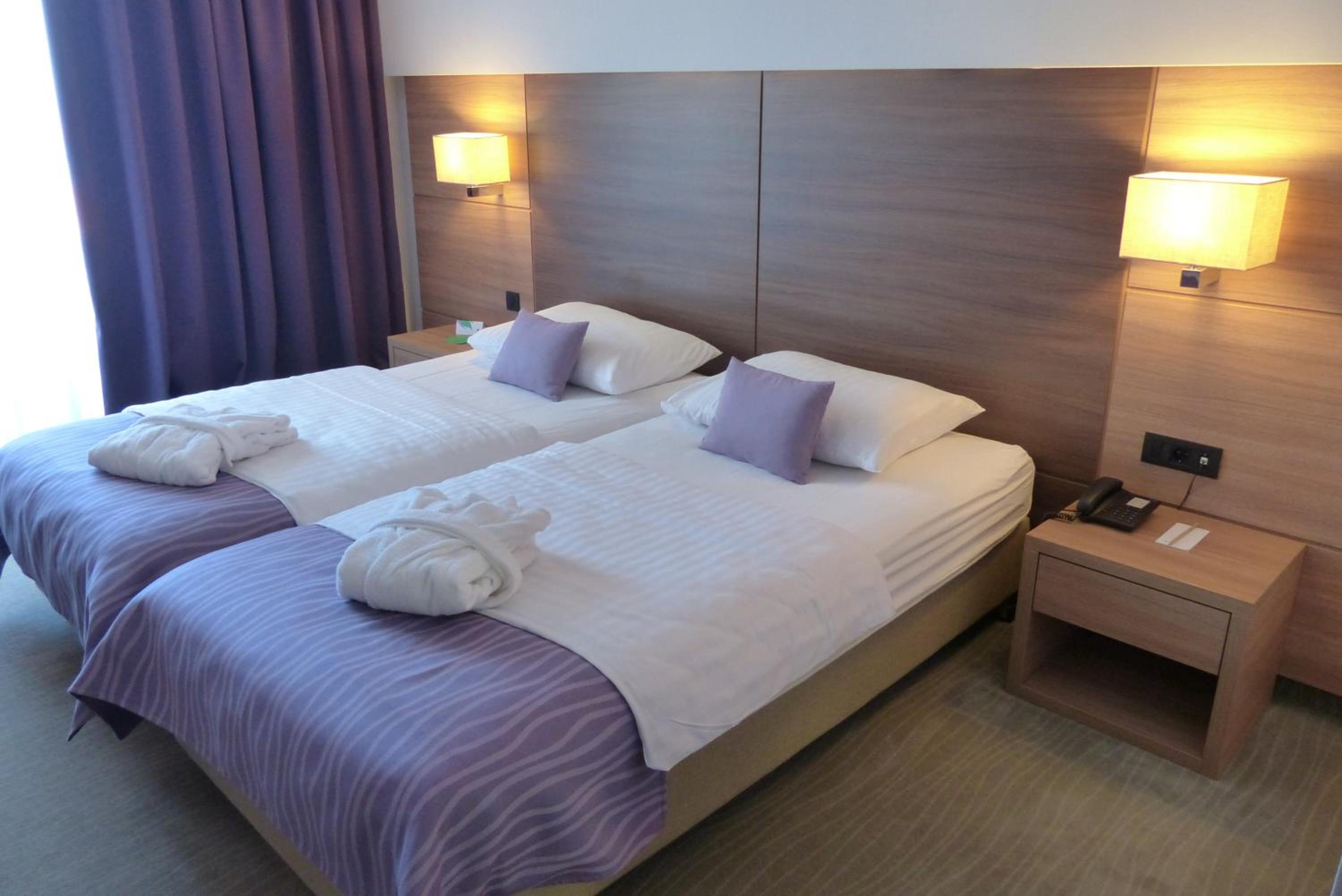 Standard Twin Room with Balcony - Photo 5