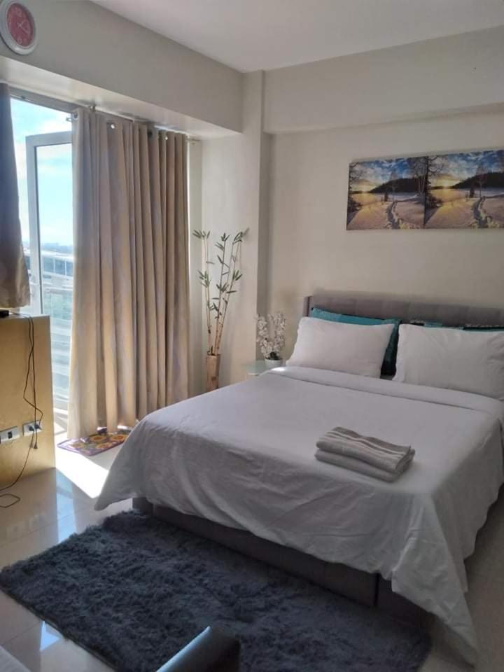 One-Bedroom Apartment - Photo 2