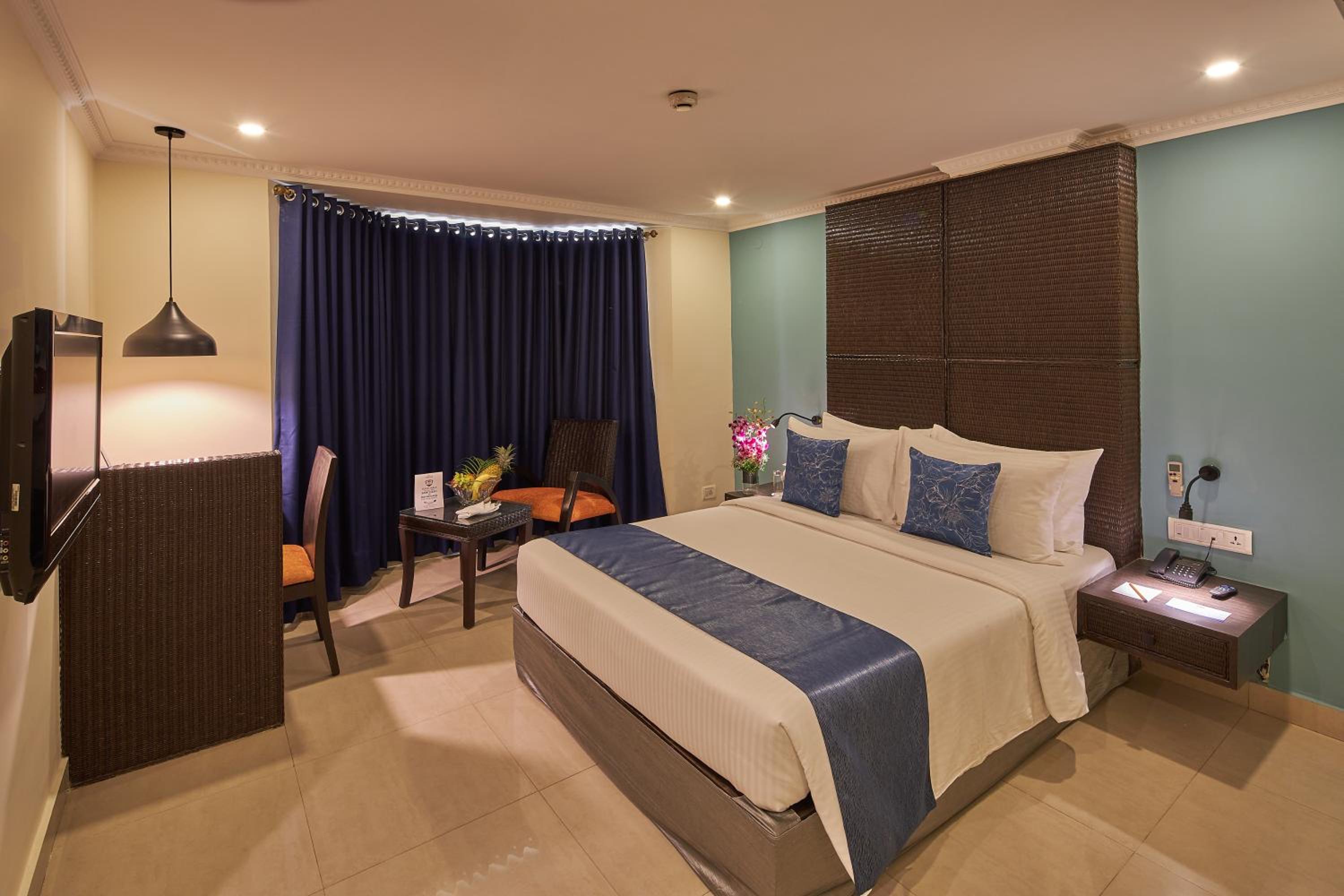 Royal Suites 01 Double Bed Room 350 Sq Ft - Photo 5