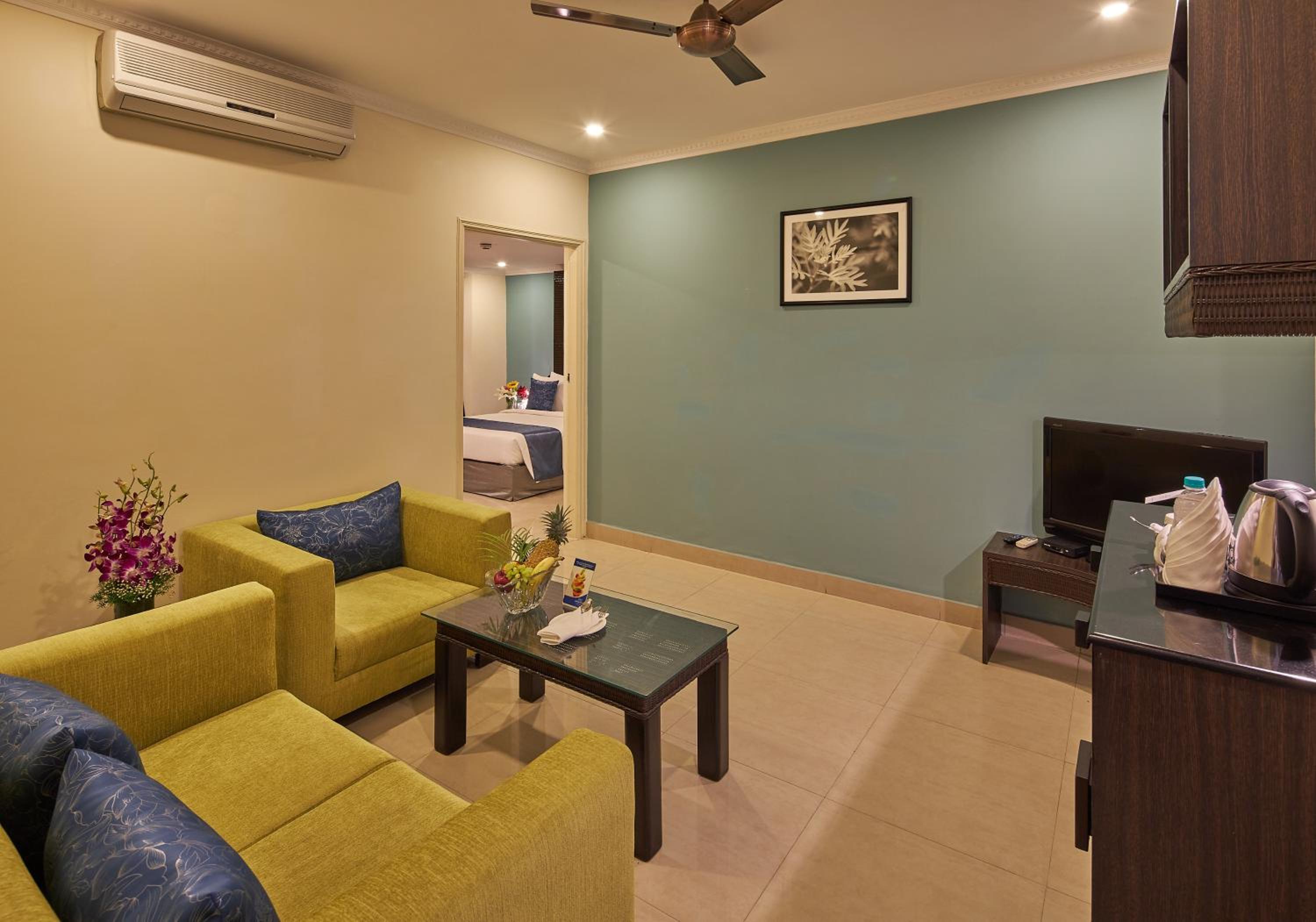 Royal Suites 01 Double Bed Room 350 Sq Ft - Photo 2